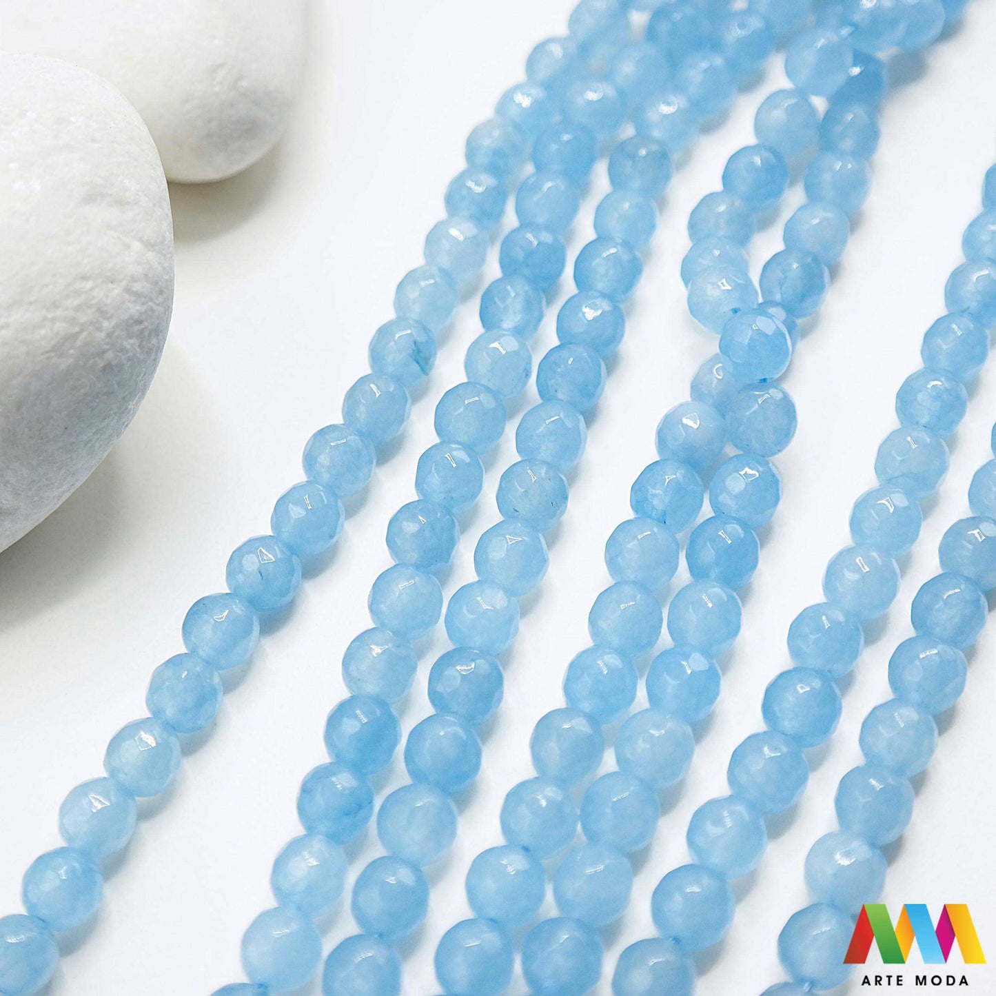 poludragi kamen ahat kristal kalcedon polu dragi poludrago kamenje dragulj mineral kvarc prirodni meditacija čakra zaštita snaga ravnoteža ljekovito perle stabilnost ahata jednog od najraznovrsnijih najljepših poludragih kamenja jedinstvenim trakama slojevima i šarenim uzorcima ahat je kamen stabilnosti uzemljenja i zaštite ahat u različitim oblicima od brušenih perli i glatkih kabošona do sirovih komada savršenih za izradu nakita meditaciju ili kao ukrasni element u vašem prostoru arte moda repromaterijal