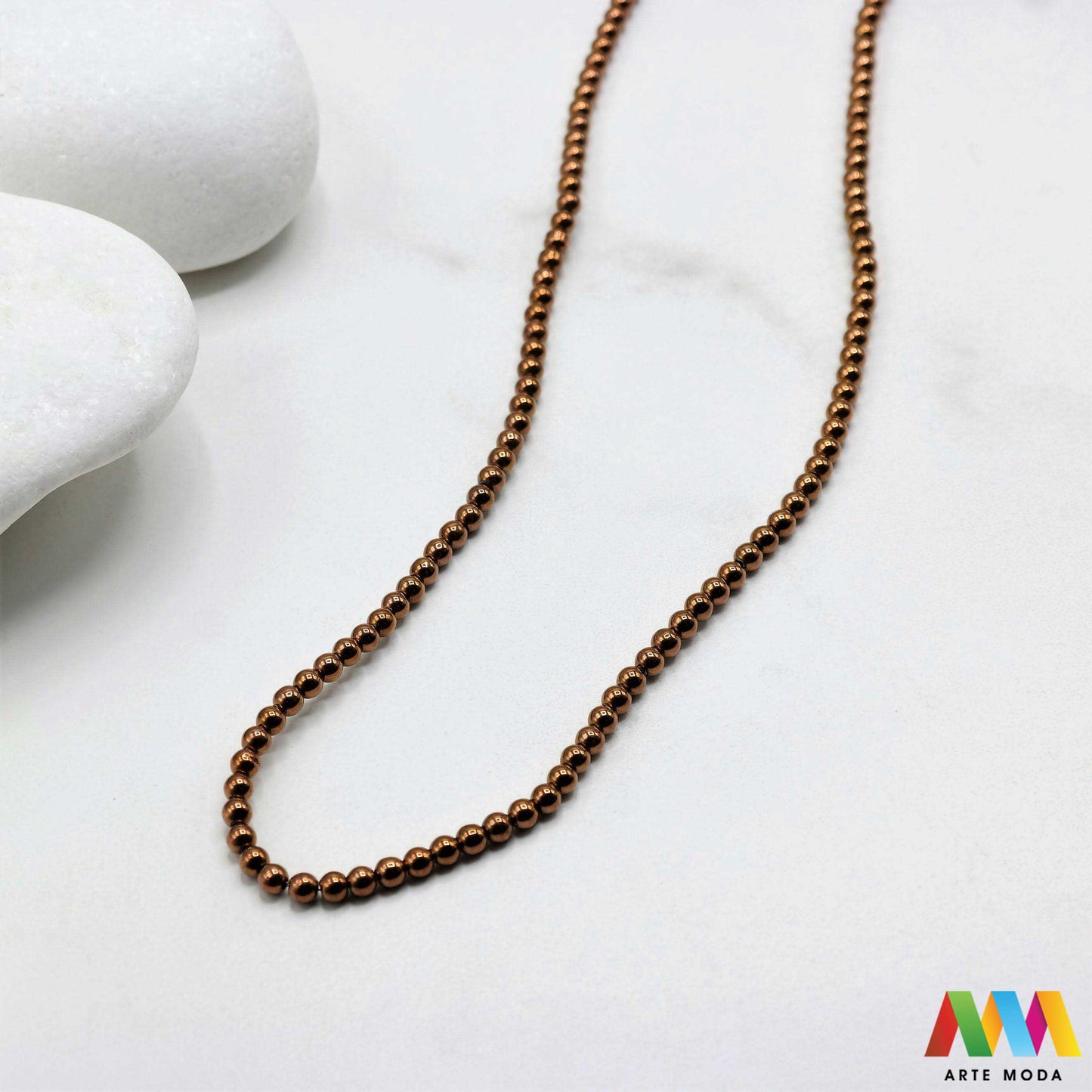 hematit krvavi kamen poludragi mineral metalni sjaj kvarc zrcalo kristal prirodni metalik meditacija zaštita repromaterijal Hematit (ili krvavi kamen) je prirodni mineral smeđe sive ili crne boje karakteriziran prisustvom hladnog metalnog sjaja Vjeruje se da pomaže u jačanju volje samopouzdanja i povezanosti s majkom zemljom Nakit izrađen od njega fascinira svojim tajanstvenim zrcalnim sjajem