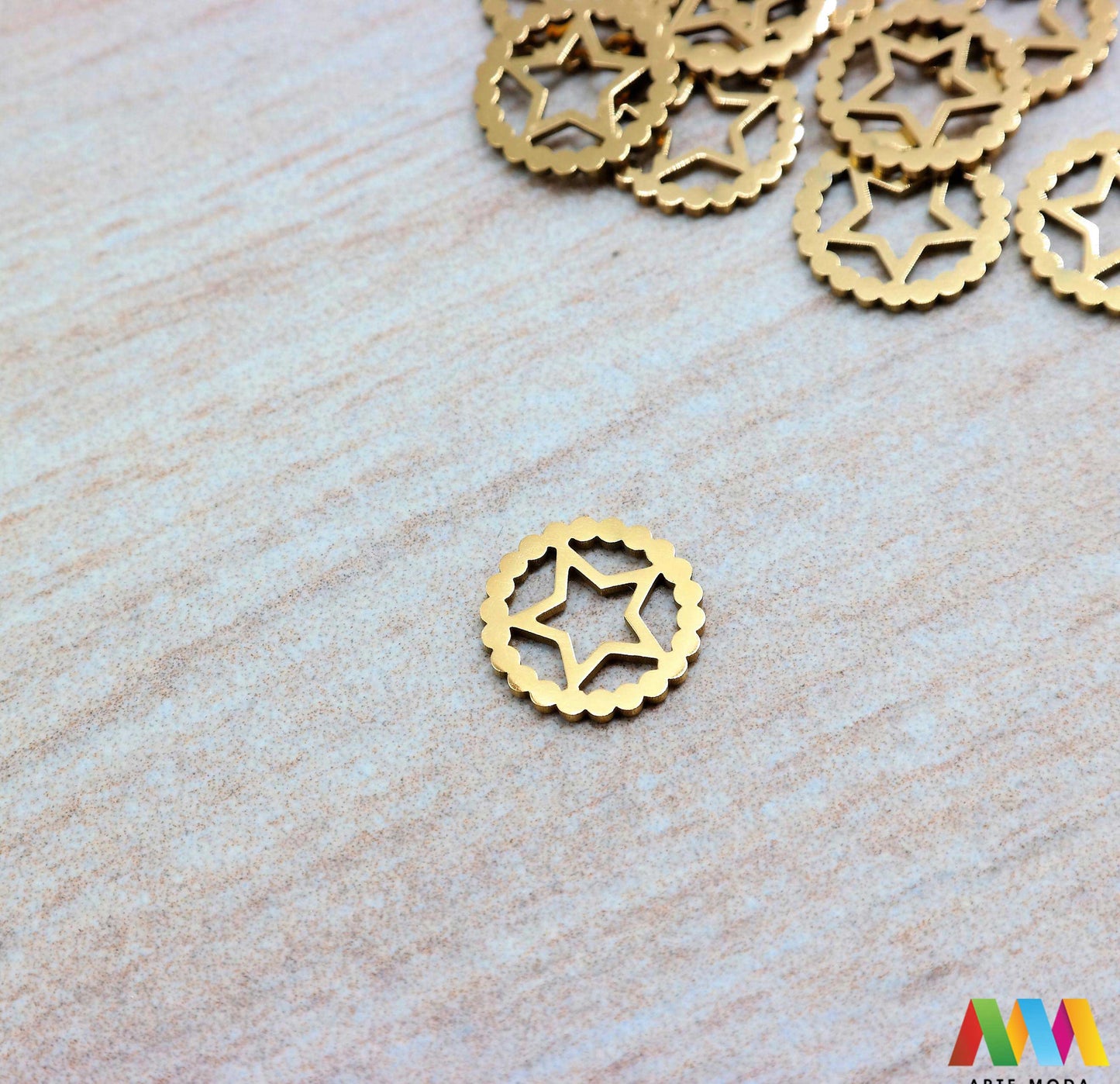 zvijezda privjesak s jednom rupom bez rupe privjesak od čelika privjesak čelik repromaterijal čelični ogrlice ogrlica narukvica narukvice nanožnica nehrđajući privjesci izrađeni od nehrđajućeg čelika 316L koji služe za izradu nakita poput narukvica ili ogrlica najčešće se koriste za nizanje na sajlu gumu flaks i ostale materijale