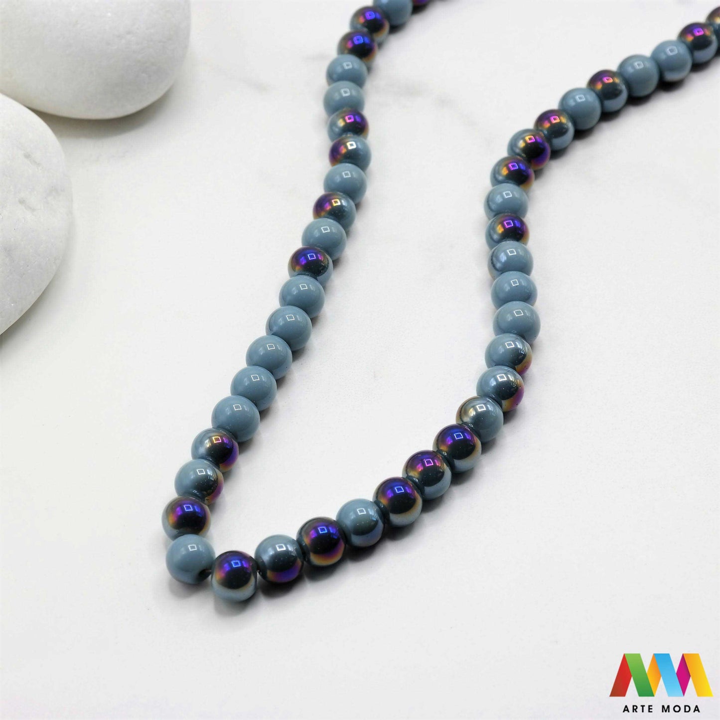 stakleni niz staklo perle zrna zrno staklena perla okrugle okrugla Staklene okrugle perle koje služe za nizanje i izradu nakita poput narukvica i ogrlica te torbica i ostalih modnih dodataka