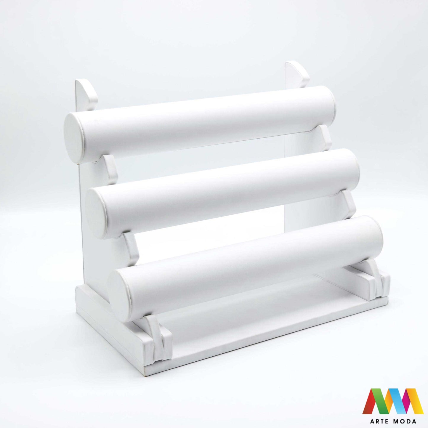 stalci za narukvice naušnica drveni skaj pamučna špaga plišani organizator držač izlaganje nakita oprema butik prezentacija elegantni luksuzni Predstavite svoje narukvice na najljepši način uz naše unikatne drvene stalke presvučene plišom skajem ili pamučnom špagom Svaki stalak pruža savršenu podlogu koja štiti nakit od ogrebotina istovremeno nudeći raznolikost tekstura i stilova – od nježne elegancije pliša preko moderne profinjenosti skaja do rustikalnog šarma pamučne špage arte moda repromaterijal