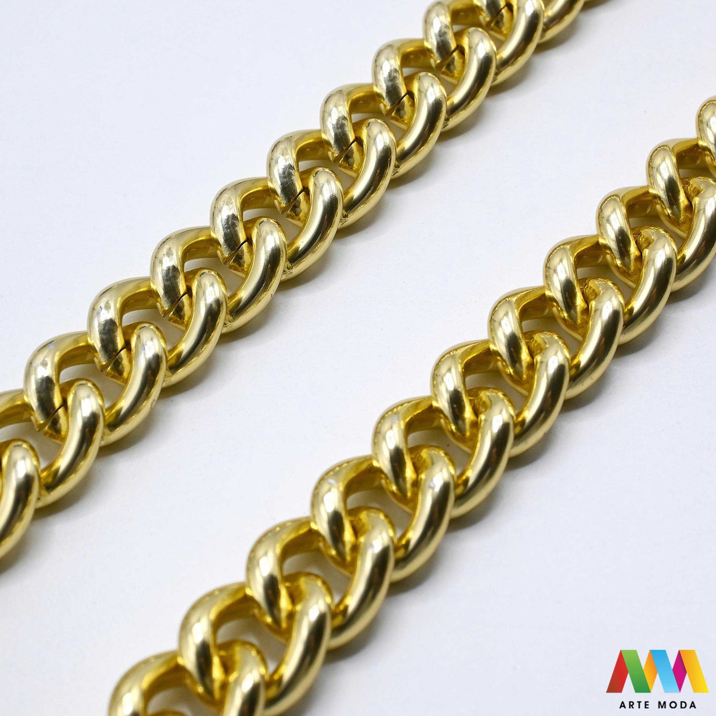 aluminijski lanac torbe ruksak nakit lagani izrada aluminij DIY materijal remen ogrlice narukvice karike ručke pribor komponente ukrasni repromaterijal Želite lagan i trendi materijal Aluminijski lanci savršeni su za vaše projekte Idealni su za izradu laganih remena za torbe ili statement nakita ogrlice narukvice Lakši su od klasičnih metala ne opterećuju i dolaze u raznim bojama i debljinama Lako ih je rezati i oblikovati laganu eleganciju za svoj uradi sam nakit i modne dodatke arte moda repromaterijal