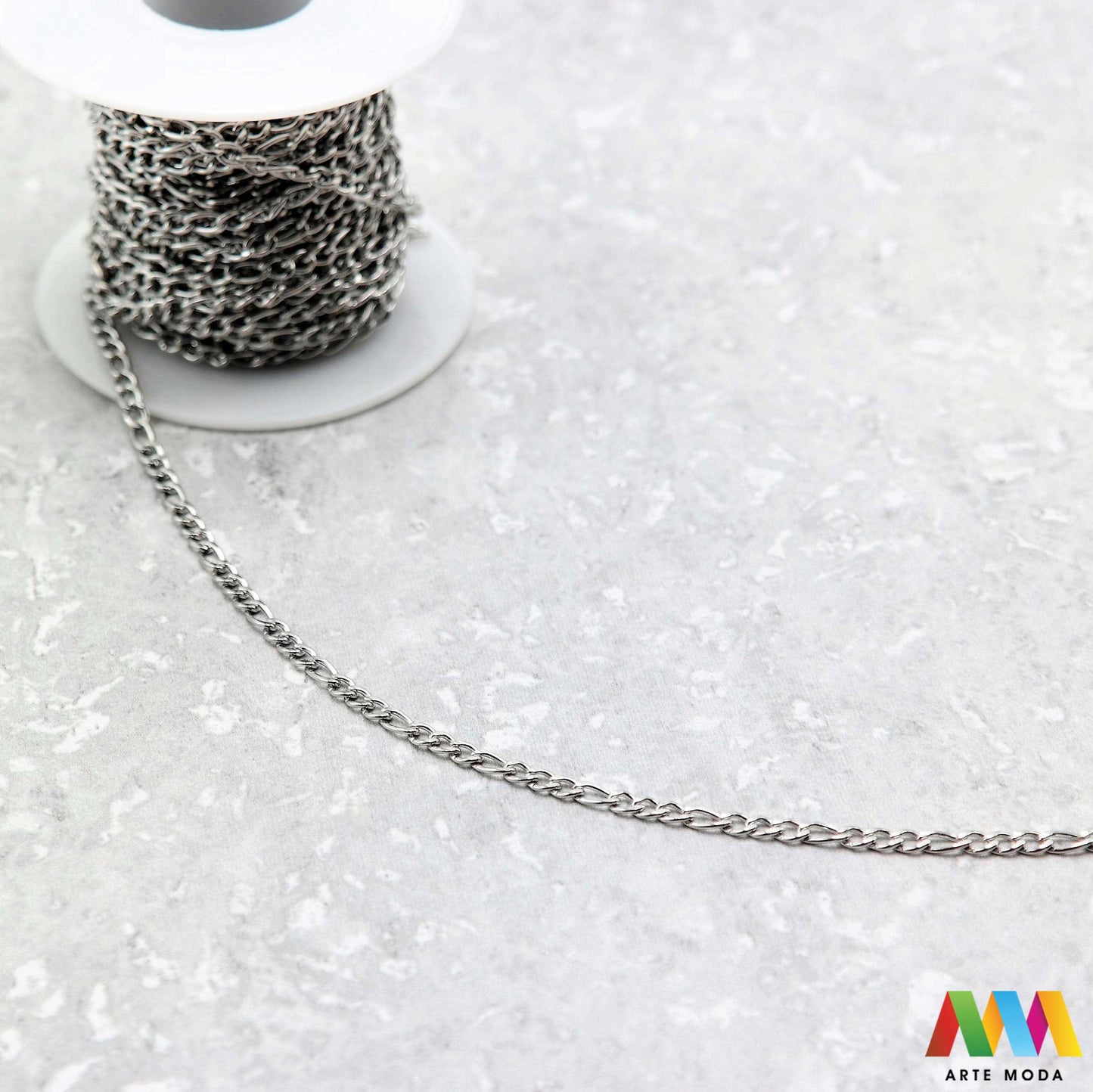 lanac lanci čelik repromaterijal čelični ogrlice narukvice nehrđajući na metre metar kolutu boji nakit inox metru izrada nakita DIY obojeni hipoalergeni tanki bogatstvo boja i modela za vaše kreativne projekte! lanaca na kolutu fleksibilnost s lancima od visokokvalitetnog nehrđajućeg čelika klasičnih srebrnih tonova elegantne zlatne moderne rose gold ili živih boja modelima od tankih i delikatnih do robusnih i upečatljivihž potrebno da izradite unikatne ogrlice i narukvice arte moda repromaterijal