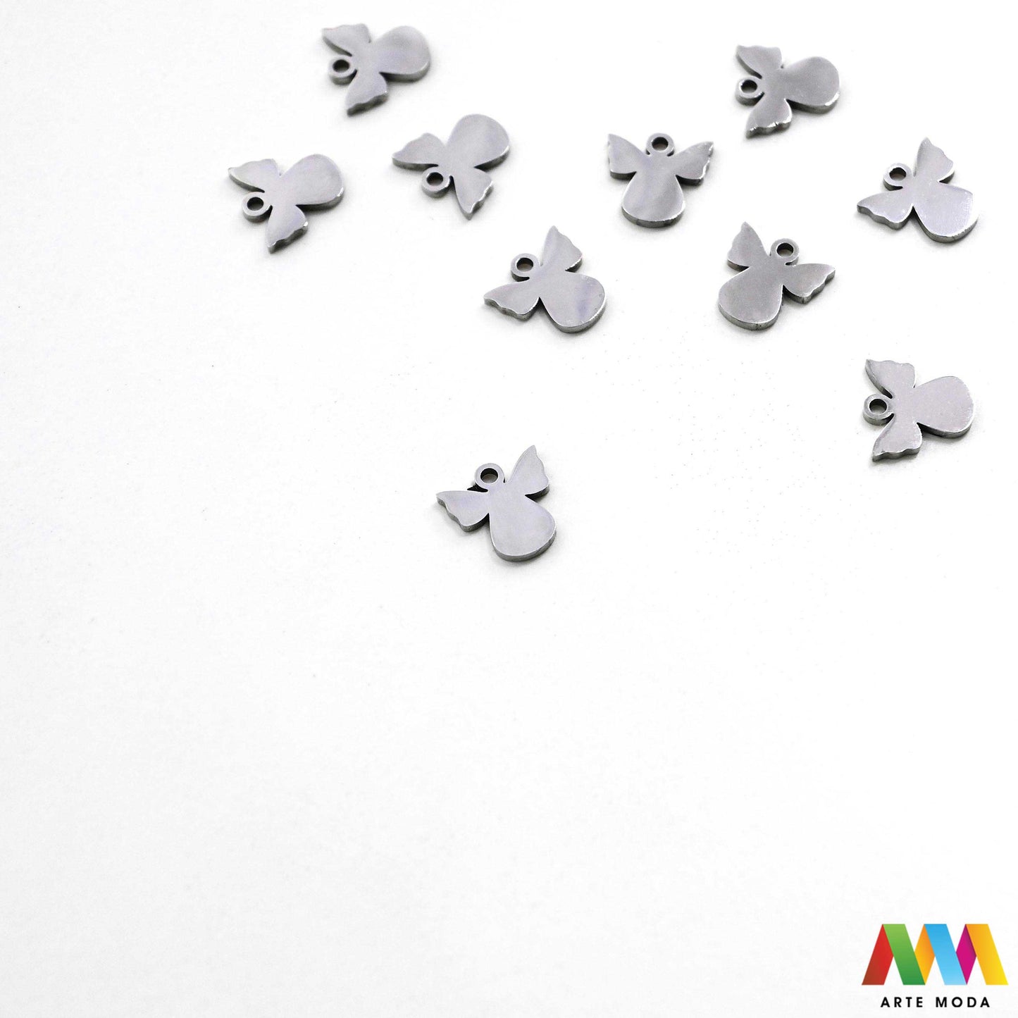 sakralni privjesci od čelika vjerski duhovni križevi medaljice vjerskim simbolima duhovnim motivima nakit značenjem čelični nehrđajućeg svetaca personalizirani anđeo Pronađite smirujući i snažan izraz svoje vjere i duhovnosti u našoj kolekciji sakralnih privjesaka izrađenih od kvalitetnog nehrđajućeg čelika Ovi izdržljivi i elegantni privjesci s vjerskim simbolima i duhovnim motivima idealni su za svakodnevno nošenje i kao promišljeni dar arte moda repromaterijal