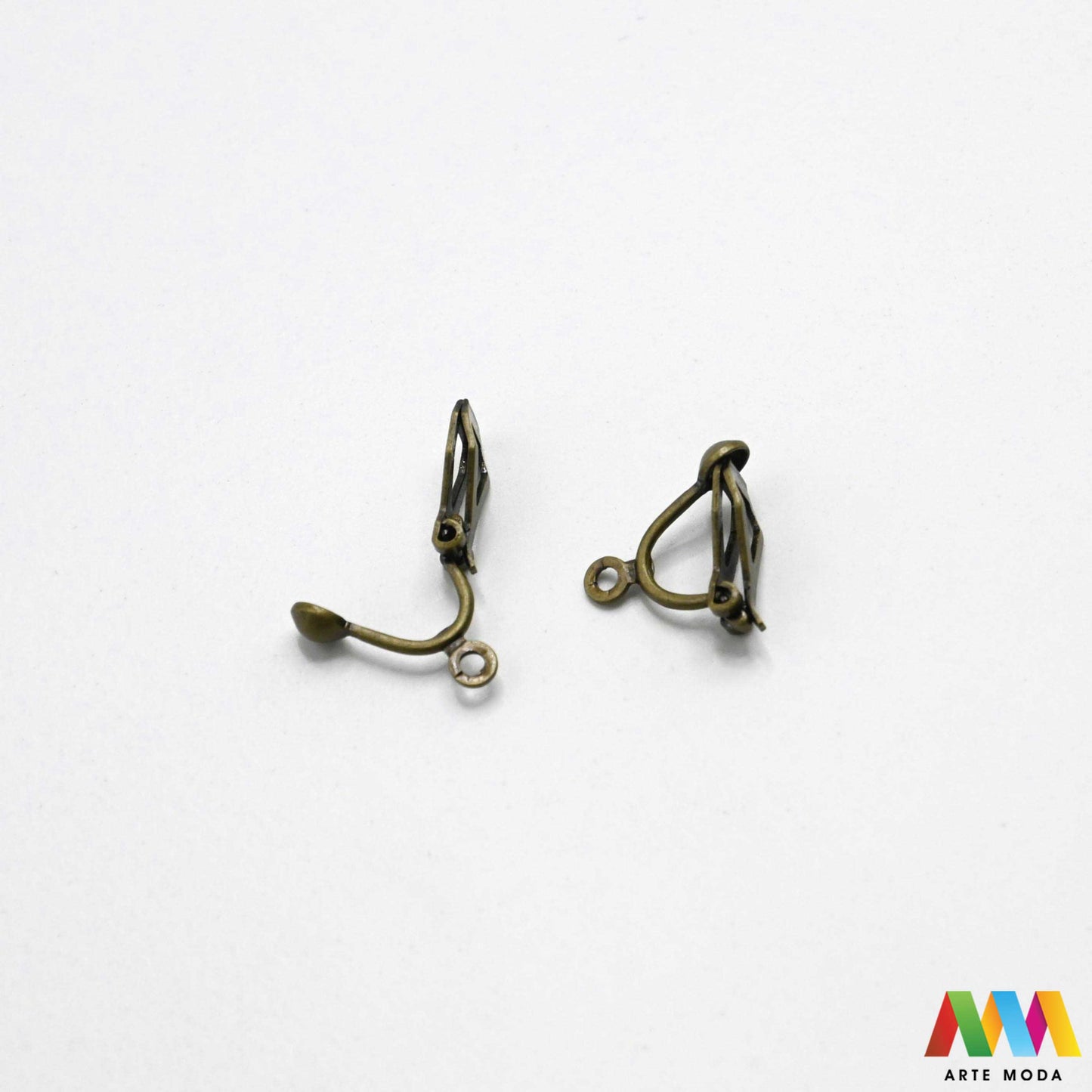 metalne klipse za nauĆĄnice baze bez buĆĄenja mehanizam izradu nakita uĆĄiju DIY nakit metalni pribor udobne klips nakit materijal ukrasi ploÄica lijepljenje komponente klip ploÄicom uho kukicom kuka IzraÄujte nauĆĄnice Metalne klipse baze koji nemaju probuĆĄene uĆĄi ili ĆŸele udobnije rjeĆĄenje za teĆŸi nakit NaĆĄe baze s ploÄicama za lijepljenje ili kukicama omoguÄuju laku personalizaciju perlama i kristalima Osigurajte stil i udobnost uz kvalitetne metalne komponente uradi sam nauĆĄnice arte moda repromaterijal