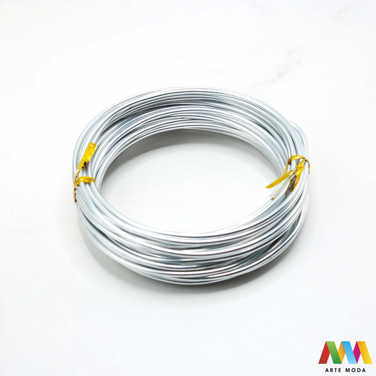 aluminij aluminijske žice aluminijska žica za perle nakit nizanje modeliranje izradu mekana savitljiva anodizirana ručni rad DIY tanka debela skulpture okvira Otkrijte svestranost i lakoću rada s našom kvalitetnom aluminijskom žicom Idealna za nizanje perlica modeliranje oblika i izradu unikatnog nakita Dostupna u različitim debljinama i bojama naša mekana i savitljiva aluminijska žica savršena je za početnike i iskusne majstore u izradi nakita arte moda repromaterijal