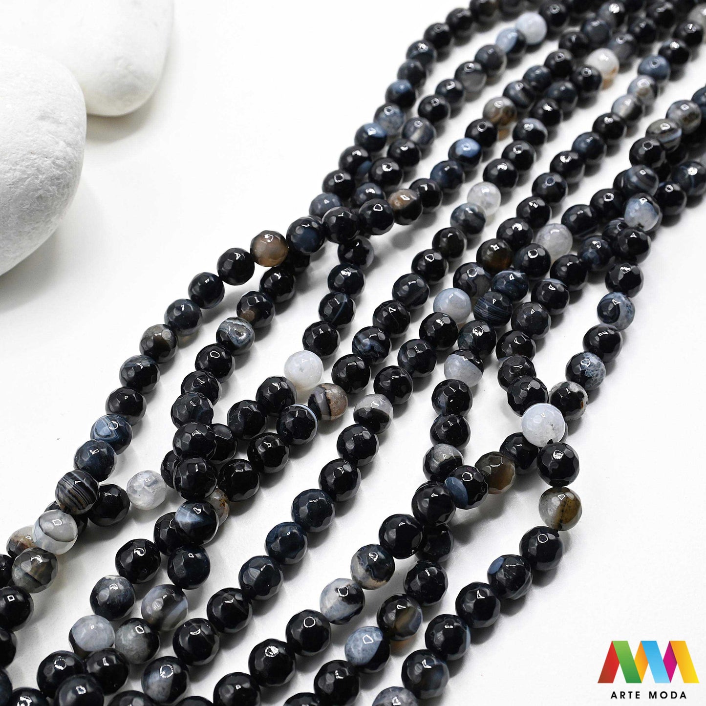 poludragi kamen ahat kristal kalcedon polu dragi poludrago kamenje dragulj mineral kvarc prirodni meditacija čakra zaštita snaga ravnoteža Ahat je jedan od najrasprostranjenijih kristala na planeti Ahat spada u grupu kalcedona izrazito je dekorativan te se od njega izrađuje lijepi nakit i ukrasni predmeti U Hrvatskoj je poznati Lepoglavski Ahat s brda Gaveznica