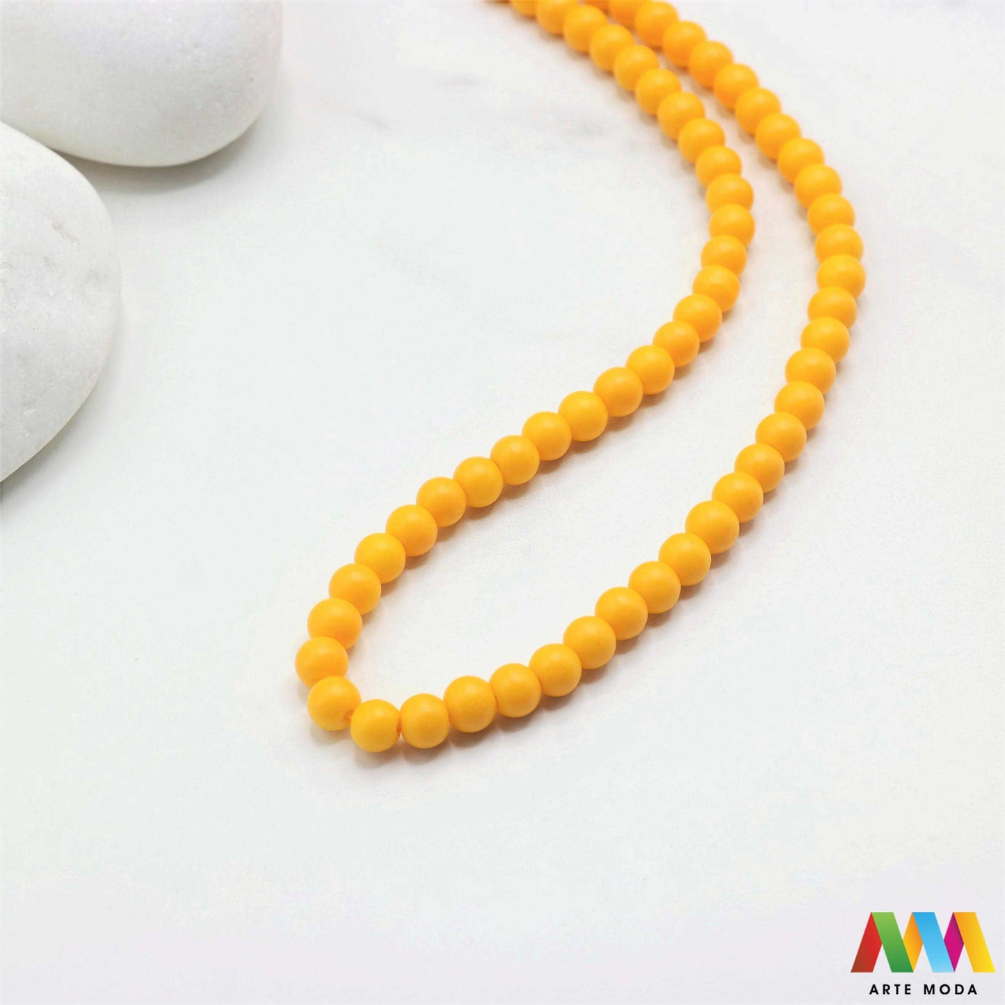 stakleni niz staklo perle zrna zrno staklena perla okrugle okrugla Staklene okrugle perle koje služe za nizanje i izradu nakita poput narukvica i ogrlica te torbica i ostalih modnih dodataka