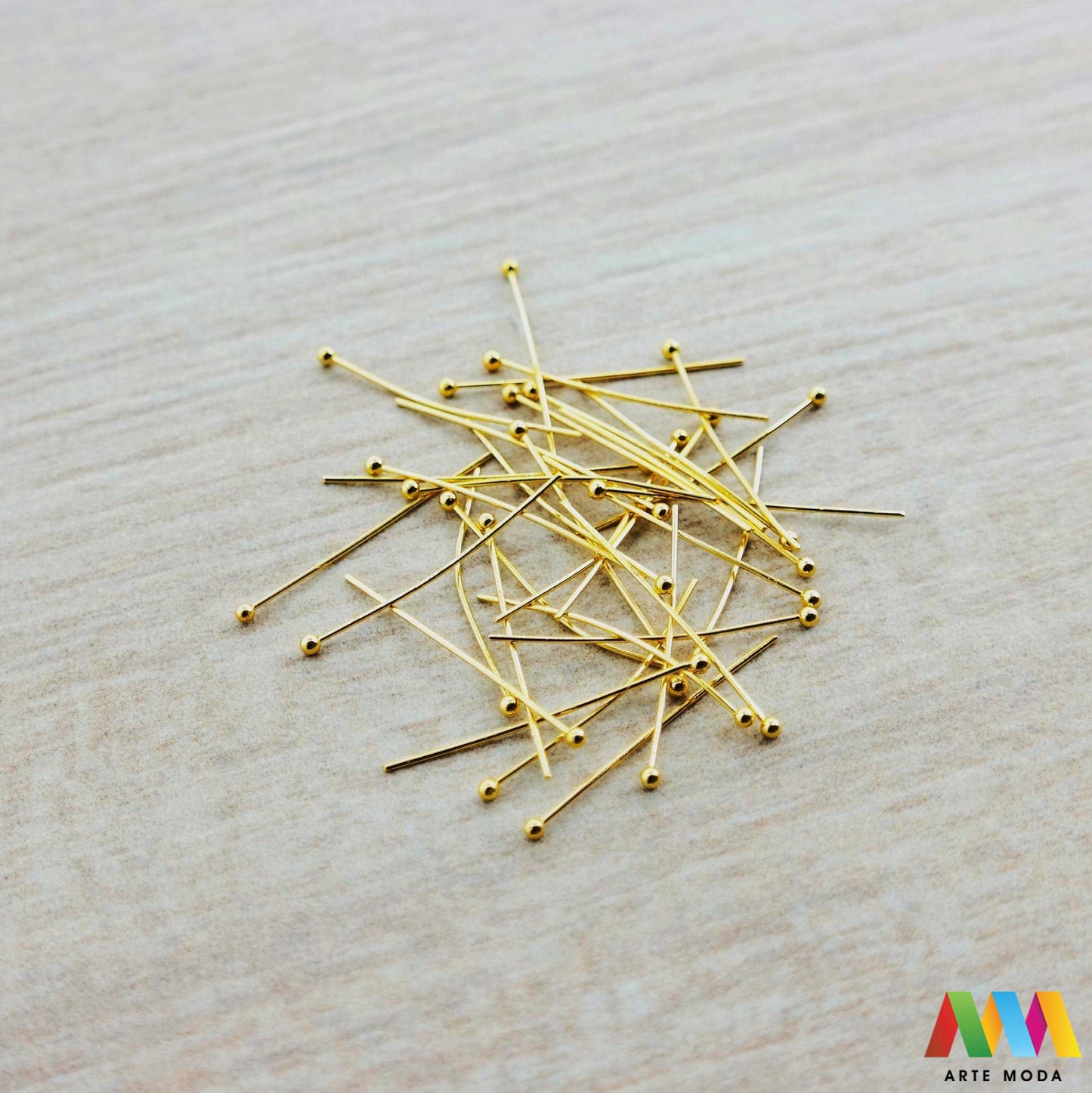 čavlići za viseće privjeske perle čavao naušnice narukvica ogrlica čelik repromaterijal čelični nehrđajući viseći privjesak kuka kuglica izrada pribor nakit inox spojni elementi baza element za stvaranje unikatnih visećih privjesaka i ukrasa čavlići od visokokvalitetnog nehrđajućeg čelika izradu naušnica ogrlica narukvica i krunica jednostavno nanižete perle i stvorite privlačne dugotrajne viseće elemente Otporni na koroziju i hipoalergeni idealni su za sve vaše kreativne projekte arte moda repromaterijal