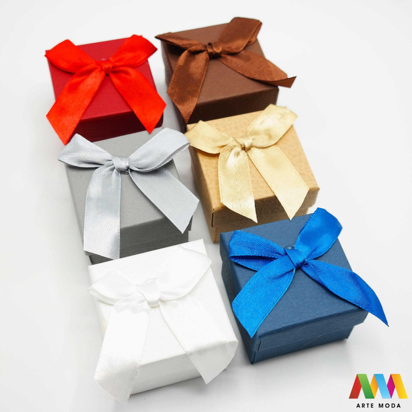 ukrasne kartonske kutije za nakit papir spužva ambalaža ogrlice narukvice nanožnice naušnice prsten kutija ukrasna kutijica kartonska karton ukrasne kartonske kutije za nakit u raznim bojama izrađene od papira i spužve koriste se kao ambalaža za ogrlice narukvice nanožnice naušnice i prstenove arte moda