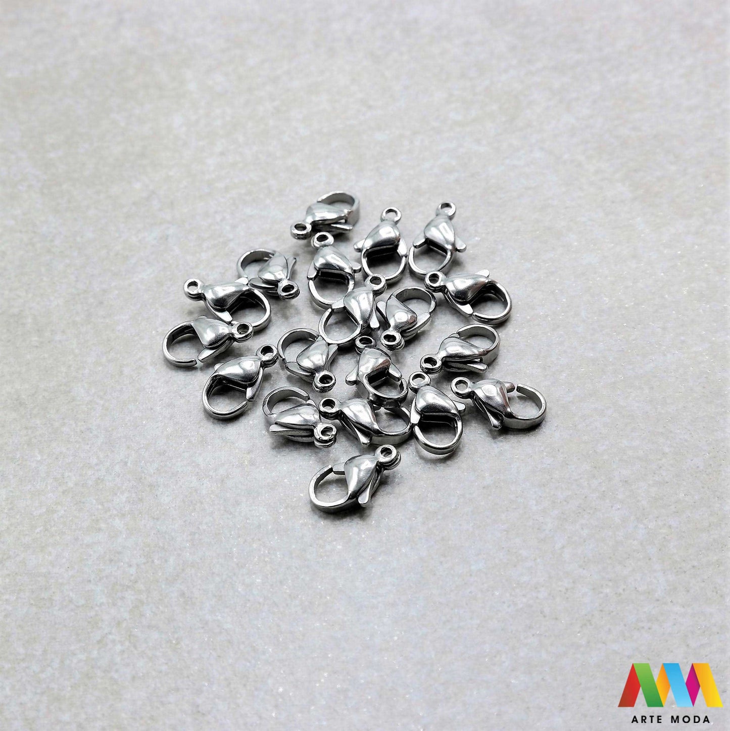 repromaterijal čelični kopče za nakit izradu nehrđajući čelik nakit pribor DIY nakit ogrlice narukvice lančiće nakitni elementi ručni rad čelične inox kopča zatvarači završeci karabin kreacije izdržljivih i elegantnih kopči od nehrđajućeg čelika klasična karabin kopča praktična magnetska kopča ili neki drugi model naše kopče sigurno zatvaranje i profesionalan izgled vašim narukvicama ogrlicama i lančićima DIY nakit kvaliteta koja traje otporna je na koroziju i hipoalergena arte moda repromaterijal