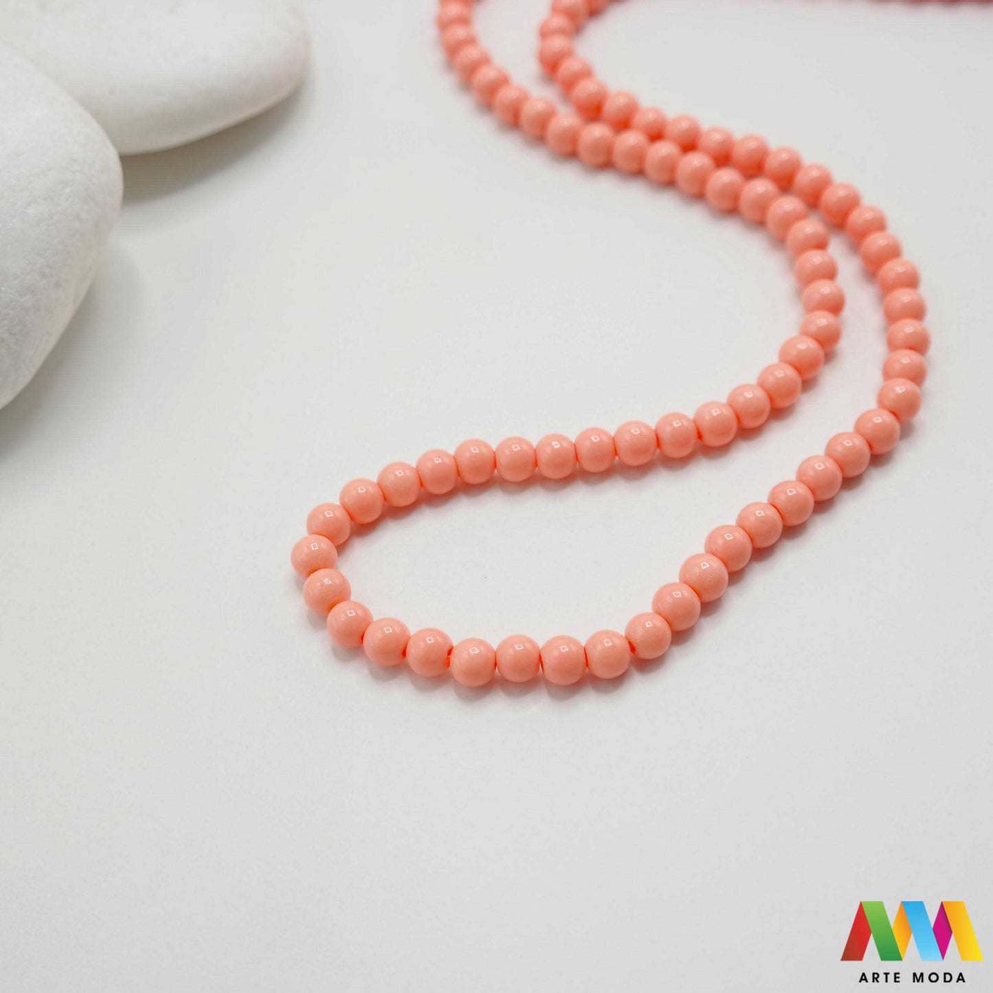 stakleni niz staklo perle zrna zrno staklena perla okrugle okrugla Staklene okrugle perle koje služe za nizanje i izradu nakita poput narukvica i ogrlica te torbica i ostalih modnih dodataka