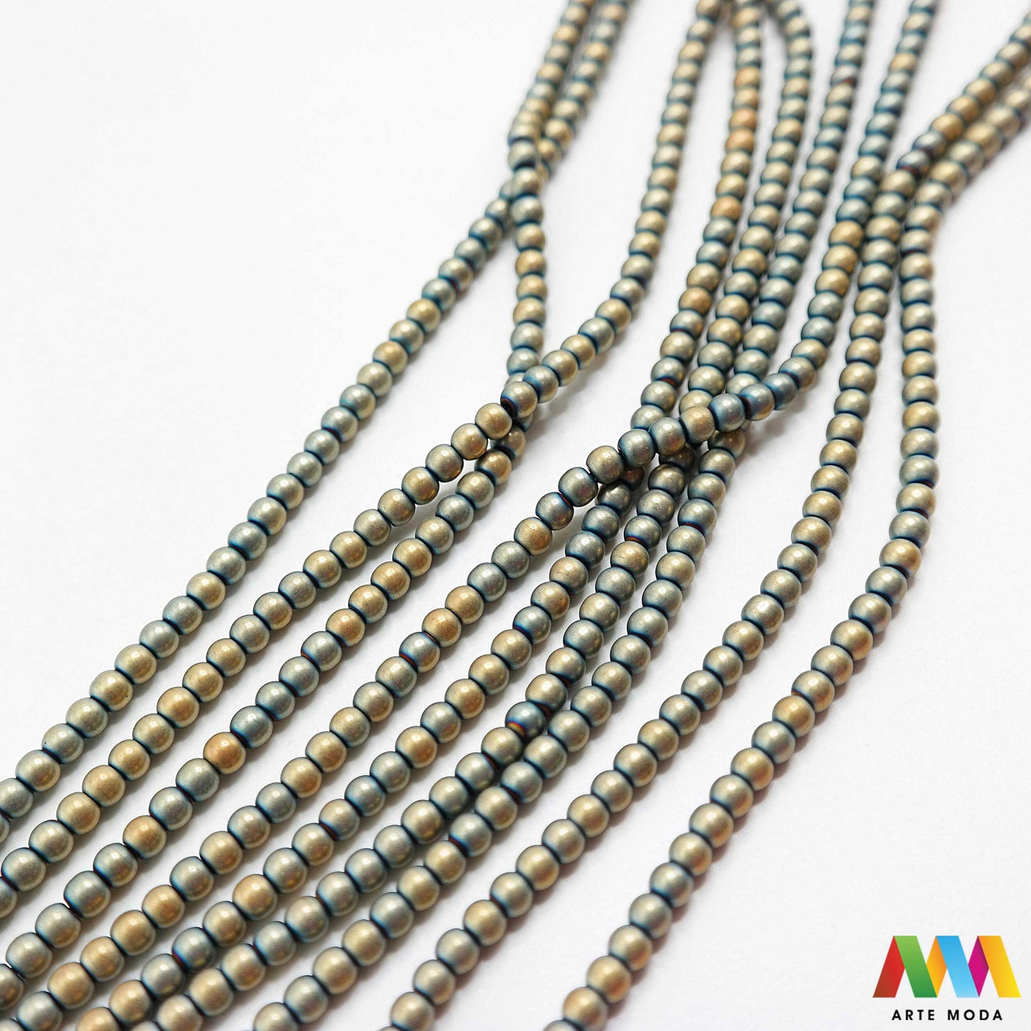 hematit krvavi kamen poludragi mineral metalni sjaj kvarc zrcalo kristal prirodni metalik meditacija zaštita repromaterijal Hematit (ili krvavi kamen) je prirodni mineral smeđe sive ili crne boje karakteriziran prisustvom hladnog metalnog sjaja Vjeruje se da pomaže u jačanju volje samopouzdanja i povezanosti s majkom zemljom Nakit izrađen od njega fascinira svojim tajanstvenim zrcalnim sjajem