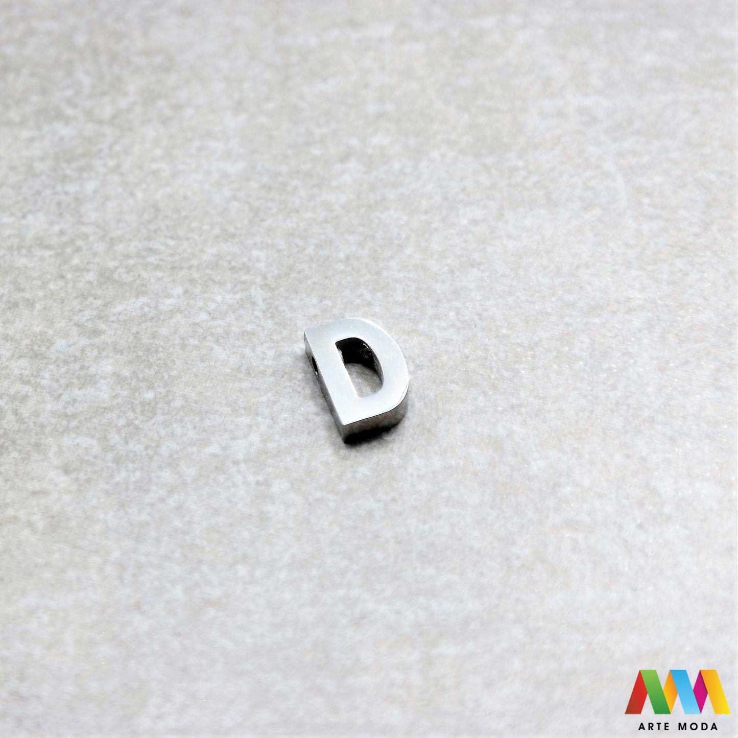 A slovo slova privjesak s jednom rupom privjesak od čelika privjesak čelik repromaterijal čelični ogrlice ogrlica narukvica narukvice nanožnica nehrđajući slova izrađena od nehrđajućeg čelika 316L koja služe za izradu nakita poput narukvica ili ogrlica najčešće se koriste za nizanje na sajlu, gumu, flaks i ostale materijale