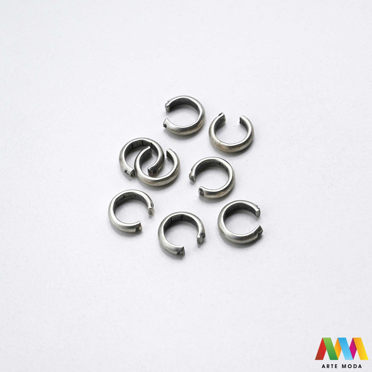 alkice spojnice karike jump rings spojni prstenovi metalni kolutovi DIY pribor repromaterijal srebrne zlatne izrada nakita spajanje perli metalne za nakit otvorene zatvorene izradu materijal prsten elementi narukvice ogrlice Osigurajte čvrstinu nakitu Metalne alkice su neizostavne spojnice spajanje kopči privjesaka lanaca Birajte između prstenova u raznim veličinama bojama bronca složenost vašeg uradi sam projekta kvalitetne alkice pružit profesionalan siguran završetak kreaciji arte moda repromaterijal