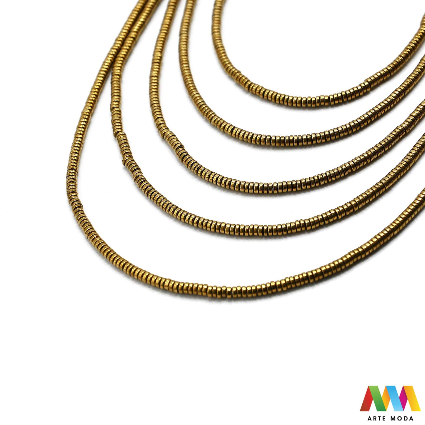 hematit krvavi kamen poludragi mineral metalni sjaj kvarc zrcalo kristal prirodni metalik meditacija zaštita repromaterijal Hematit (ili krvavi kamen) je prirodni mineral smeđe sive ili crne boje karakteriziran prisustvom hladnog metalnog sjaja Vjeruje se da pomaže u jačanju volje samopouzdanja i povezanosti s majkom zemljom Nakit izrađen od njega fascinira svojim tajanstvenim zrcalnim sjajem arte moda repromaterijal