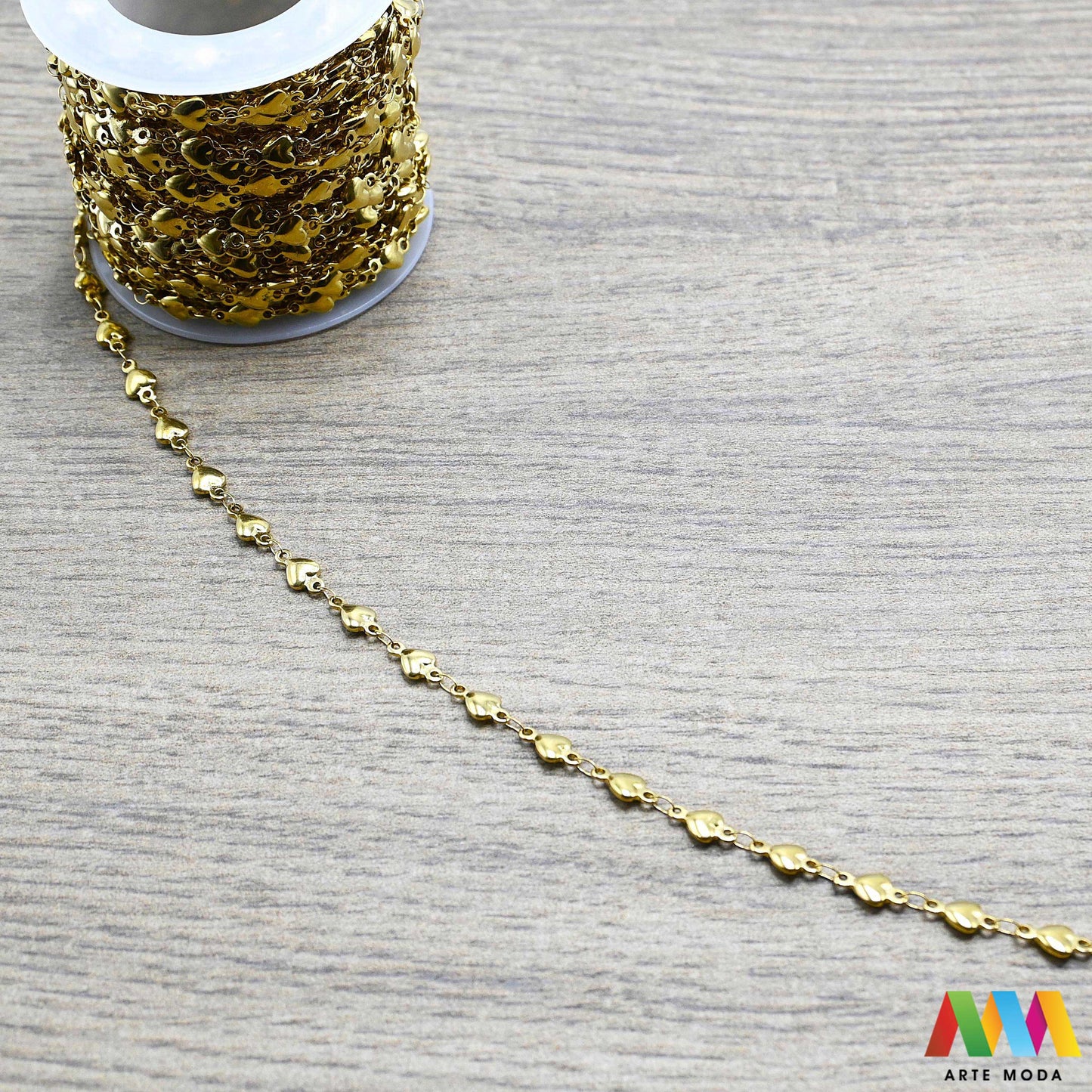 lanac lanci čelik repromaterijal čelični ogrlice narukvice nehrđajući na metre metar kolutu boji nakit inox metru izrada nakita DIY obojeni hipoalergeni tanki bogatstvo boja i modela za vaše kreativne projekte! lanaca na kolutu fleksibilnost s lancima od visokokvalitetnog nehrđajućeg čelika klasičnih srebrnih tonova elegantne zlatne moderne rose gold ili živih boja modelima od tankih i delikatnih do robusnih i upečatljivihž potrebno da izradite unikatne ogrlice i narukvice arte moda repromaterijal