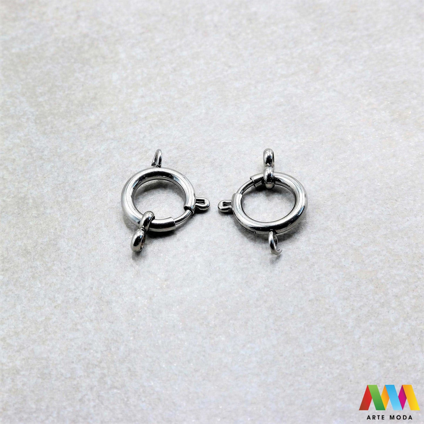 repromaterijal čelični kopče za nakit izradu nehrđajući čelik nakit pribor DIY nakit ogrlice narukvice lančiće nakitni elementi ručni rad čelične inox kopča zatvarači završeci karabin kreacije izdržljivih i elegantnih kopči od nehrđajućeg čelika klasična karabin kopča praktična magnetska kopča ili neki drugi model naše kopče sigurno zatvaranje i profesionalan izgled vašim narukvicama ogrlicama i lančićima DIY nakit kvaliteta koja traje otporna je na koroziju i hipoalergena arte moda repromaterijal