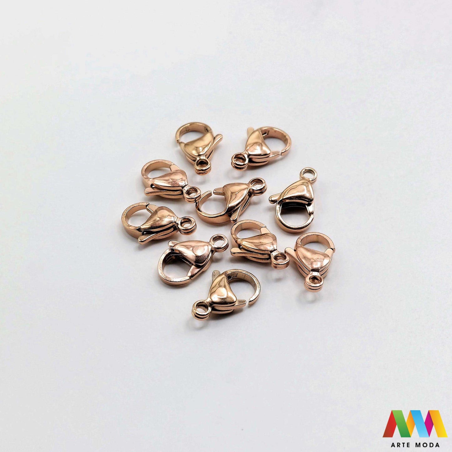 repromaterijal čelični kopče za nakit izradu nehrđajući čelik nakit pribor DIY nakit ogrlice narukvice lančiće nakitni elementi ručni rad čelične inox kopča zatvarači završeci karabin kreacije izdržljivih i elegantnih kopči od nehrđajućeg čelika klasična karabin kopča praktična magnetska kopča ili neki drugi model naše kopče sigurno zatvaranje i profesionalan izgled vašim narukvicama ogrlicama i lančićima DIY nakit kvaliteta koja traje otporna je na koroziju i hipoalergena arte moda repromaterijal