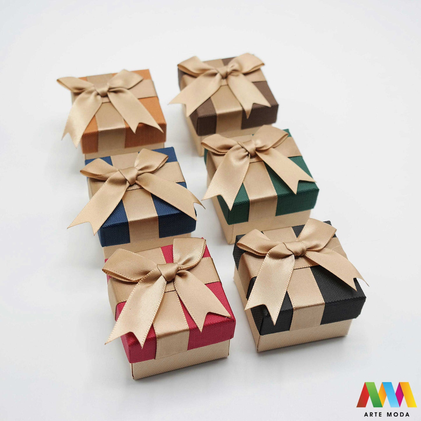 ukrasne kartonske kutije za nakit papir spužva ambalaža ogrlice narukvice nanožnice naušnice prsten kutija ukrasna kutijica kartonska karton ukrasne kartonske kutije za nakit u raznim bojama izrađene od papira i spužve koriste se kao ambalaža za ogrlice narukvice nanožnice naušnice i prstenove arte moda