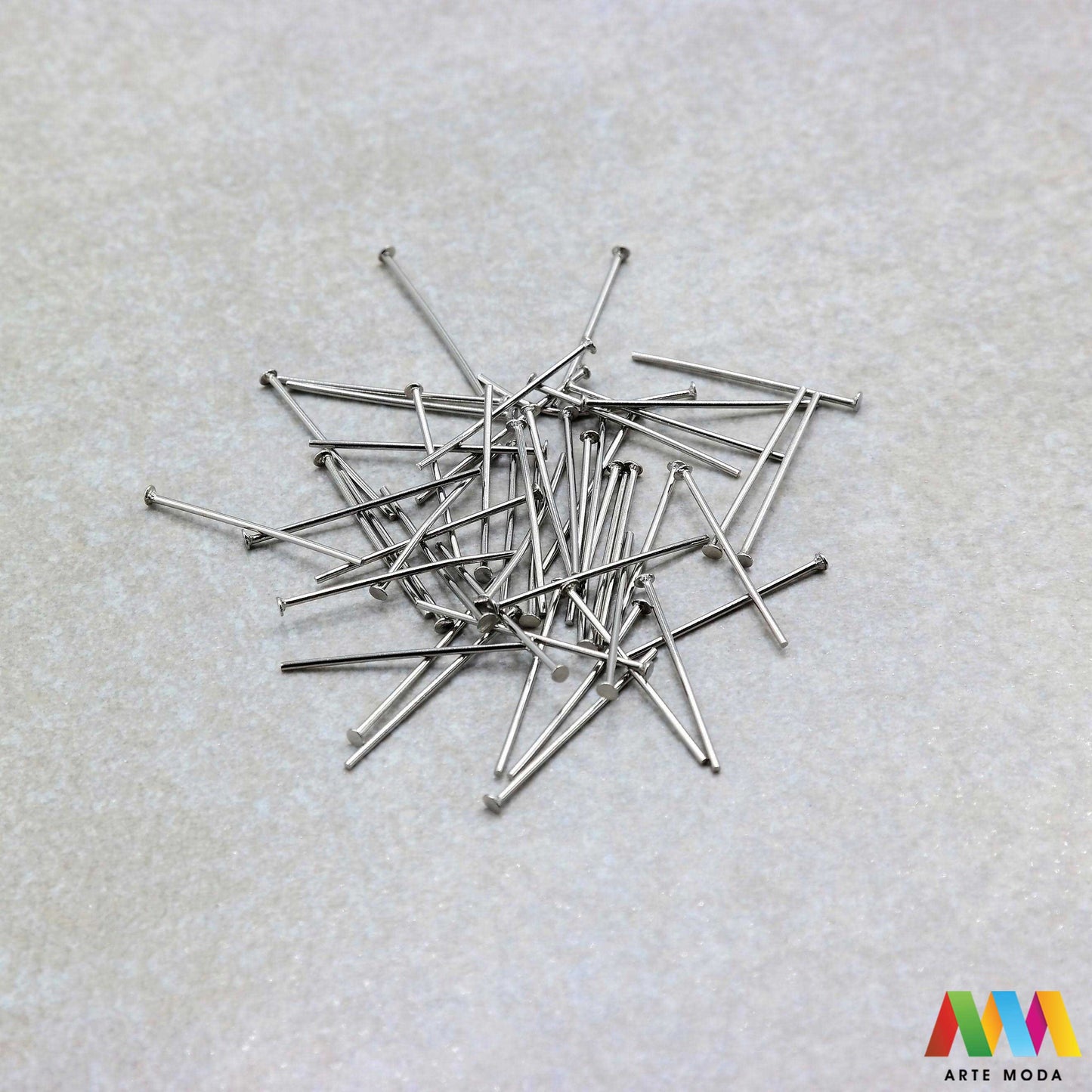 čavlići za viseće privjeske perle čavao naušnice narukvica ogrlica čelik repromaterijal čelični nehrđajući viseći privjesak kuka kuglica izrada pribor nakit inox spojni elementi baza element za stvaranje unikatnih visećih privjesaka i ukrasa čavlići od visokokvalitetnog nehrđajućeg čelika izradu naušnica ogrlica narukvica i krunica jednostavno nanižete perle i stvorite privlačne dugotrajne viseće elemente Otporni na koroziju i hipoalergeni idealni su za sve vaše kreativne projekte arte moda repromaterijal