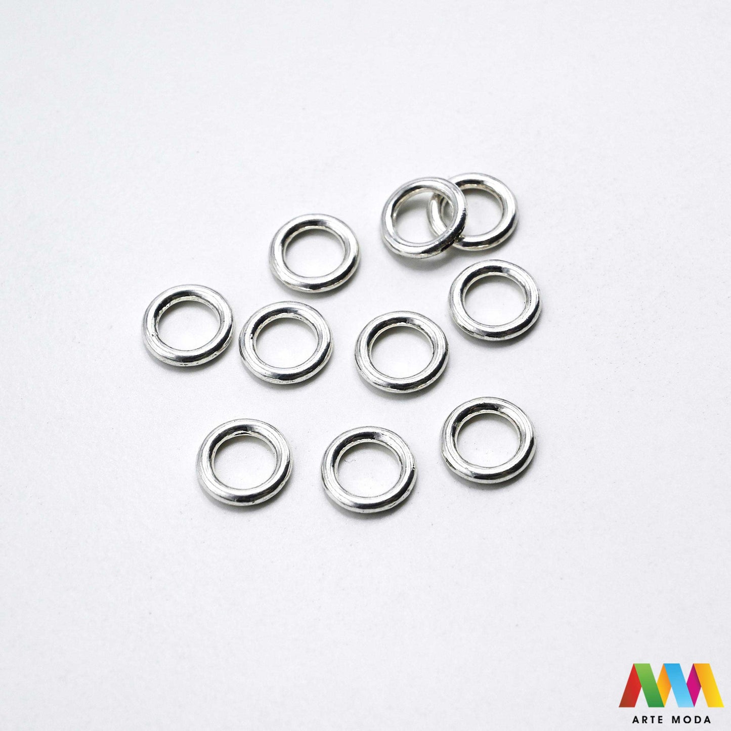 alkice spojnice karike jump rings spojni prstenovi metalni kolutovi DIY pribor repromaterijal srebrne zlatne izrada nakita spajanje perli metalne za nakit otvorene zatvorene izradu materijal prsten elementi narukvice ogrlice Osigurajte čvrstinu nakitu Metalne alkice su neizostavne spojnice spajanje kopči privjesaka lanaca Birajte između prstenova u raznim veličinama bojama bronca složenost vašeg uradi sam projekta kvalitetne alkice pružit profesionalan siguran završetak kreaciji arte moda repromaterijal