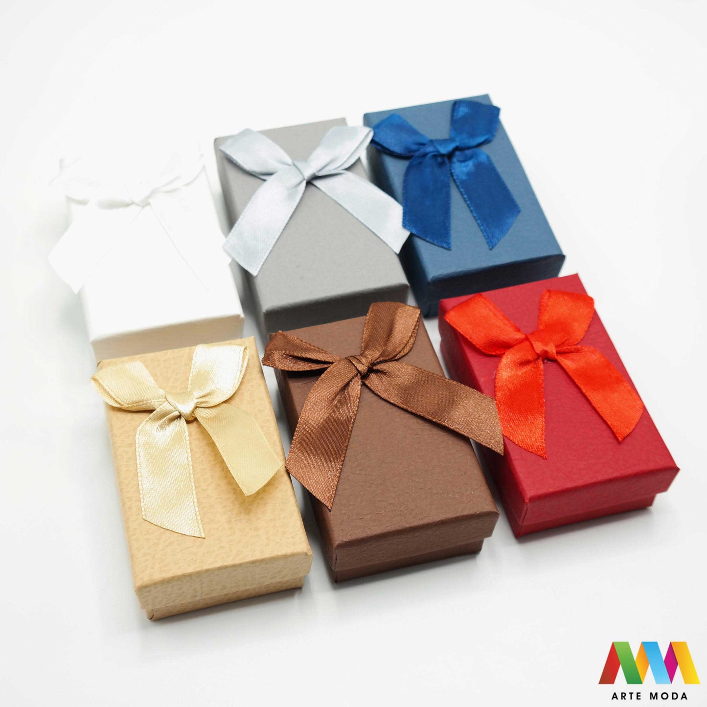 ukrasne kartonske kutije za nakit papir spužva ambalaža ogrlice narukvice nanožnice naušnice prsten kutija ukrasna kutijica kartonska karton ukrasne kartonske kutije za nakit u raznim bojama izrađene od papira i spužve koriste se kao ambalaža za ogrlice narukvice nanožnice naušnice i prstenove arte moda