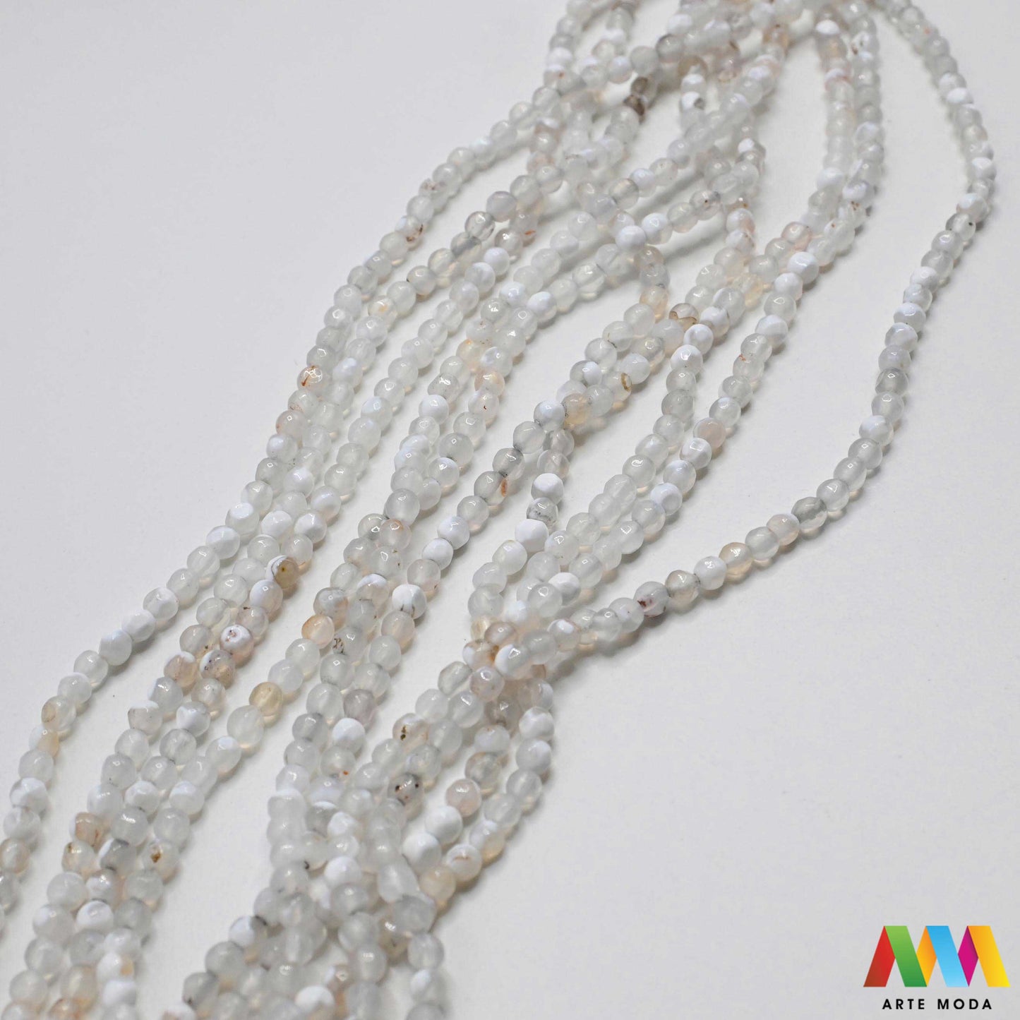 poludragi kamen ahat kristal kalcedon polu dragi poludrago kamenje dragulj mineral kvarc prirodni meditacija čakra zaštita snaga ravnoteža ljekovito perle stabilnost ahata jednog od najraznovrsnijih najljepših poludragih kamenja jedinstvenim trakama slojevima i šarenim uzorcima ahat je kamen stabilnosti uzemljenja i zaštite ahat u različitim oblicima od brušenih perli i glatkih kabošona do sirovih komada savršenih za izradu nakita meditaciju ili kao ukrasni element u vašem prostoru arte moda repromaterijal