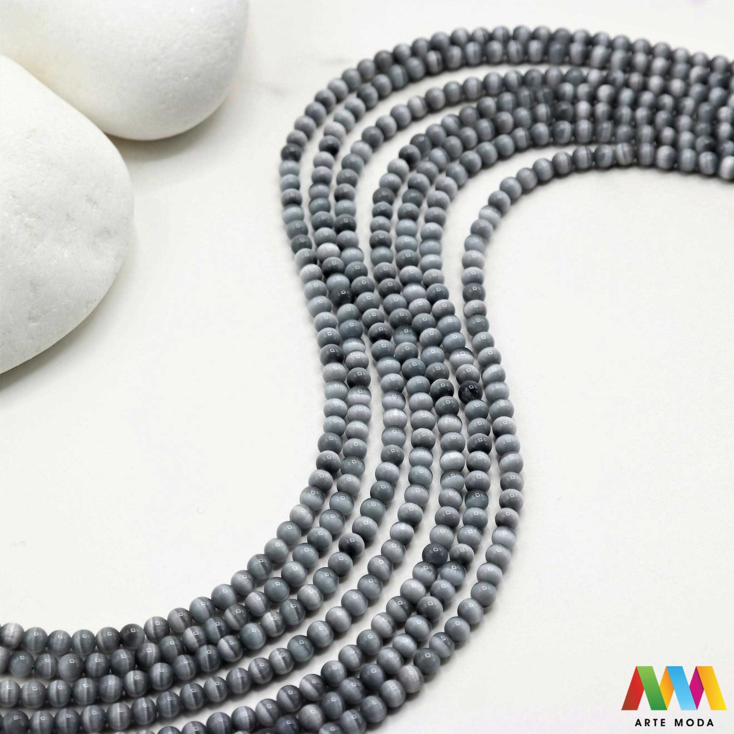 stakleni niz staklo perle zrna zrno staklena perla okrugle okrugla Staklene okrugle perle koje služe za nizanje i izradu nakita poput narukvica i ogrlica te torbica i ostalih modnih dodataka