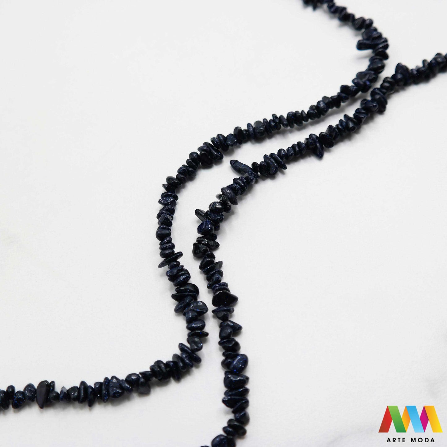 poludragi kamen čips kamenčići nakit diy ručni rad prirodni mineral kristal Pustinjska noć Mali komadići prirodnog kamena različitih boja i tekstura idealni za izradu nakita dekoracija i umjetničkih projekata U našoj ponudi pronaći ćete široki izbor čipsa od popularnih poludragih kamenja poput ahata tirkiza ametista i mnogih drugih