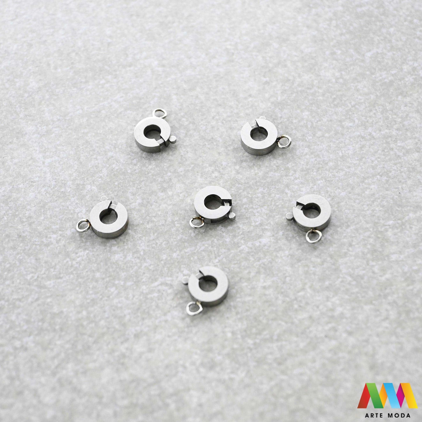 repromaterijal čelični kopče za nakit izradu nehrđajući čelik nakit pribor DIY nakit ogrlice narukvice lančiće nakitni elementi ručni rad čelične inox kopča zatvarači završeci karabin kreacije izdržljivih i elegantnih kopči od nehrđajućeg čelika klasična karabin kopča praktična magnetska kopča ili neki drugi model naše kopče sigurno zatvaranje i profesionalan izgled vašim narukvicama ogrlicama i lančićima DIY nakit kvaliteta koja traje otporna je na koroziju i hipoalergena arte moda repromaterijal