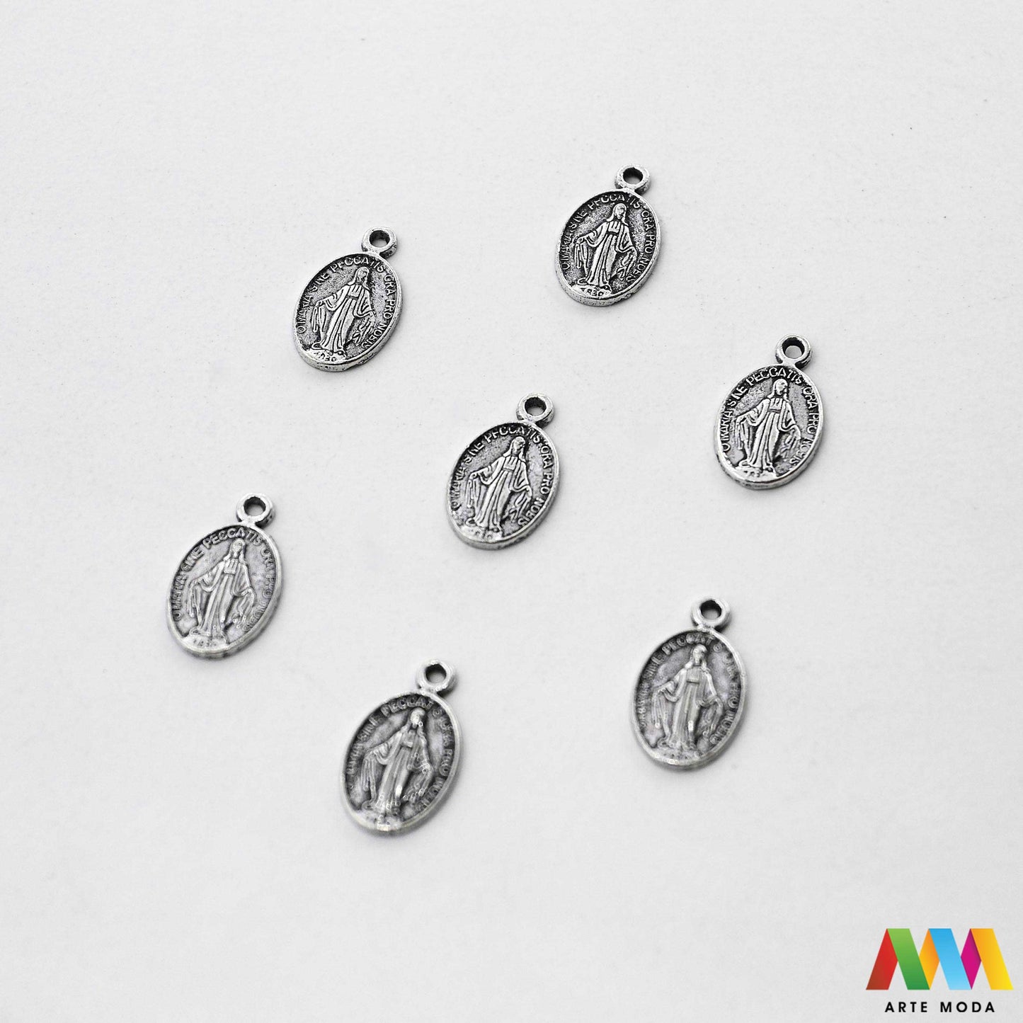 metalni sakralni privjesci krunice jednom rupom vjerski izrada krunica sakralni nakit molitvene narukvice kršćanski medaljice DIY religiozni uradi sam križevi Čudotvorna medaljica sakralne predmete metalnim privjescima jednu rupu nizanje na lančić konac žicu izradu krunica molitvenih narukvica drugih vjerskih suvenira te brojanica ogrlica dodatak za privjeske za ključeve torbe Izrađeni su od metala jedinstven vjerski predmet poklon Neka vaša vjera inspirira vašu kreativnost arte moda repromaterijal