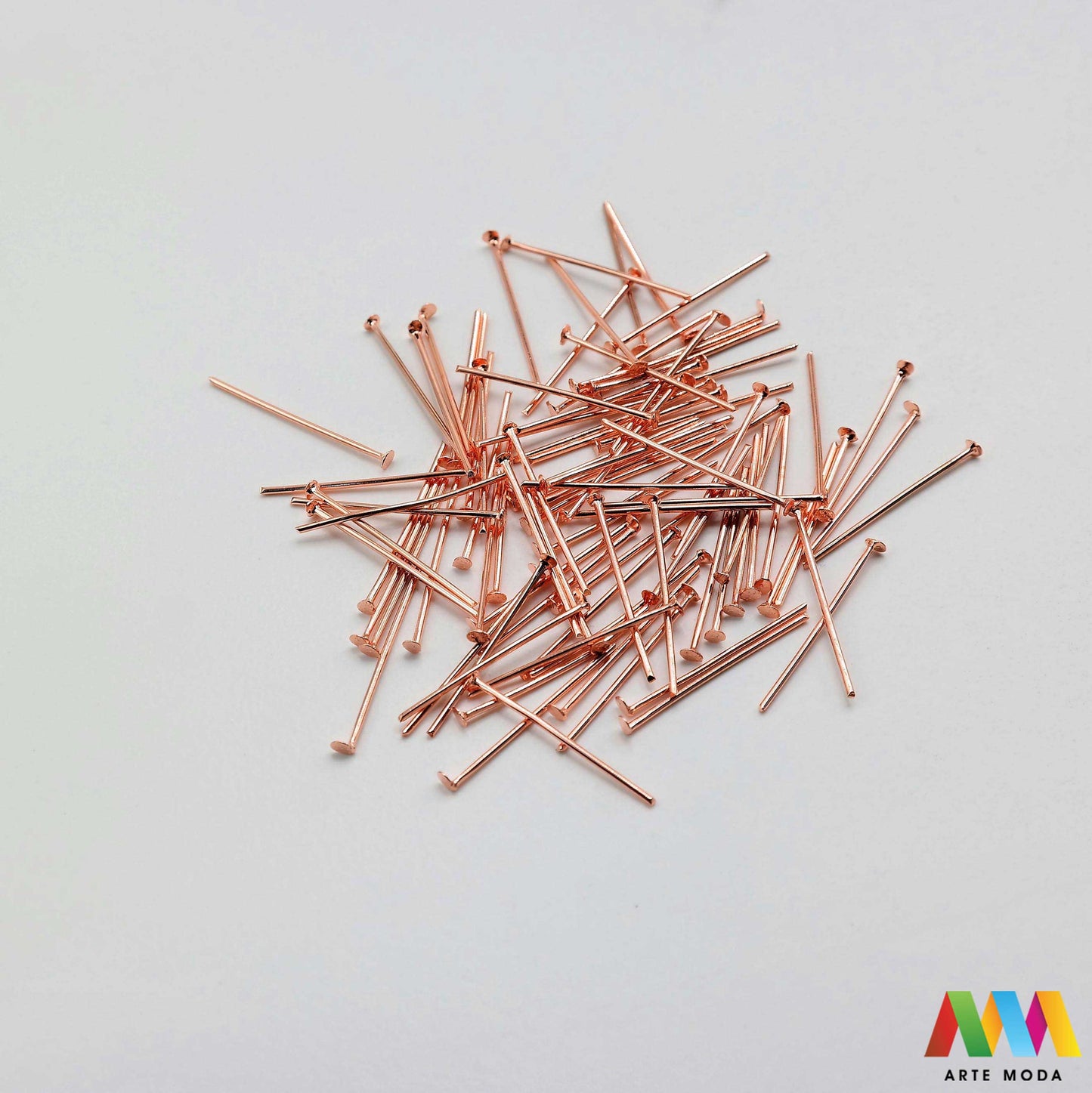 čavlići za viseće privjeske perle čavao naušnice narukvica ogrlica čelik repromaterijal čelični nehrđajući viseći privjesak kuka kuglica izrada pribor nakit inox spojni elementi baza element za stvaranje unikatnih visećih privjesaka i ukrasa čavlići od visokokvalitetnog nehrđajućeg čelika izradu naušnica ogrlica narukvica i krunica jednostavno nanižete perle i stvorite privlačne dugotrajne viseće elemente Otporni na koroziju i hipoalergeni idealni su za sve vaše kreativne projekte arte moda repromaterijal