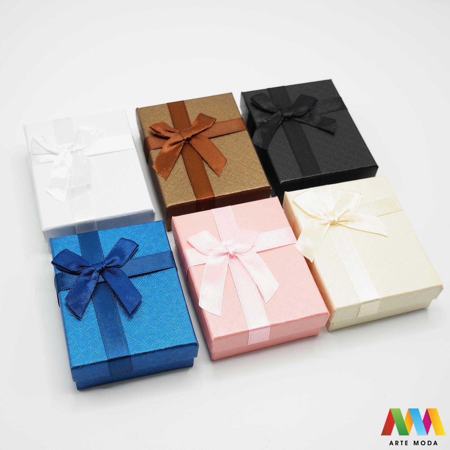 ukrasne kartonske kutije za nakit papir spužva ambalaža ogrlice narukvice nanožnice naušnice prsten kutija ukrasna kutijica kartonska karton ukrasne kartonske kutije za nakit u raznim bojama izrađene od papira i spužve koriste se kao ambalaža za ogrlice narukvice nanožnice naušnice i prstenove arte moda