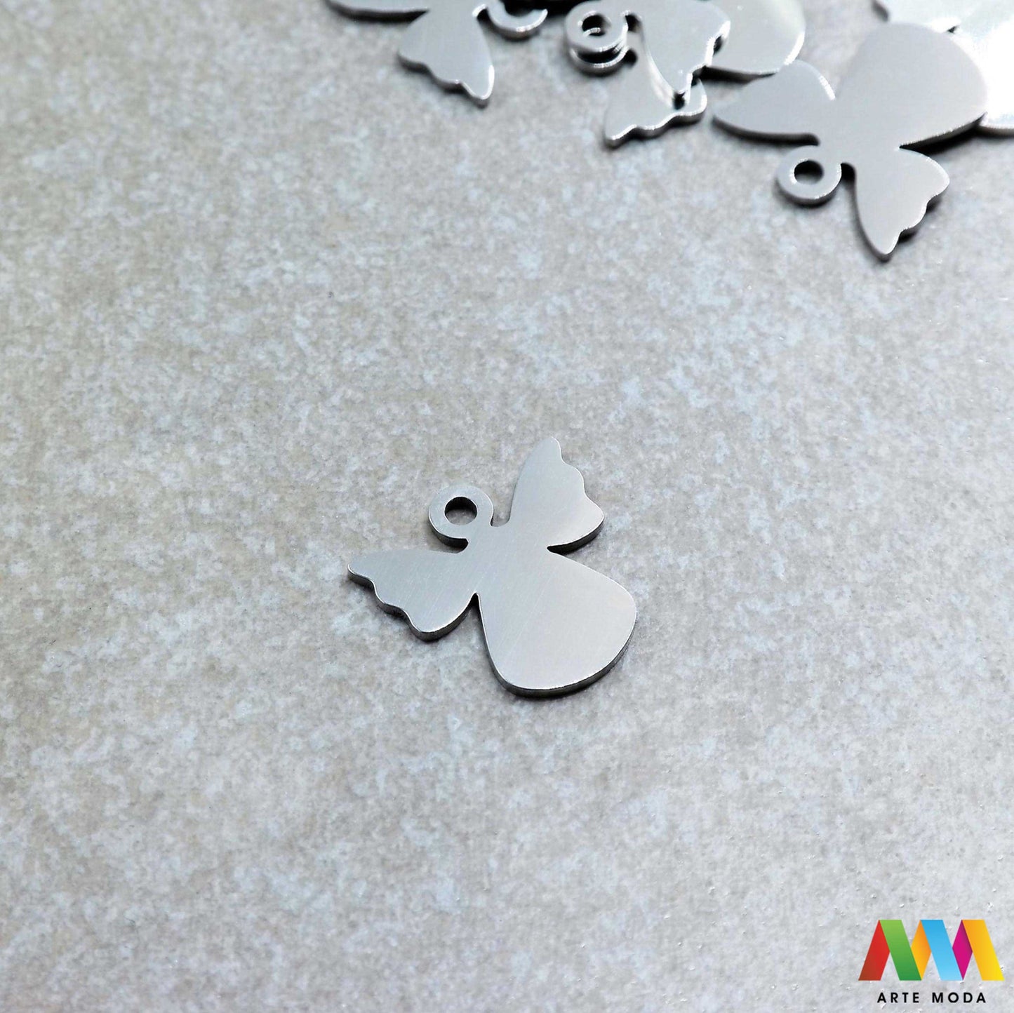 anđeo andeo sakralni privjesak od čelika privjesak čelik čelični ogrlice ogrlica narukvica narukvice nehrđajući krunica privjesci izrađeni od nehrđajućeg čelika 316L koji služe za izradu nakita poput narukvica ili ogrlica najčešće se koriste za izradu krunica