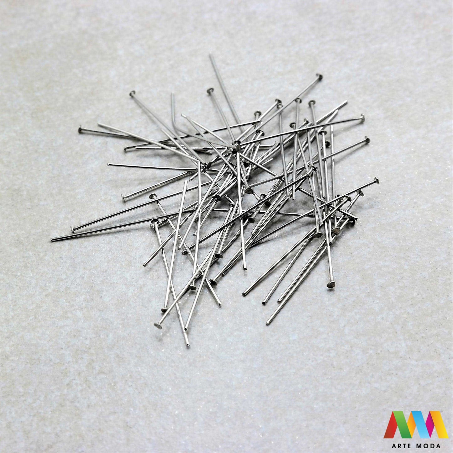 čavlići za viseće privjeske perle čavao naušnice narukvica ogrlica čelik repromaterijal čelični nehrđajući viseći privjesak kuka kuglica izrada pribor nakit inox spojni elementi baza element za stvaranje unikatnih visećih privjesaka i ukrasa čavlići od visokokvalitetnog nehrđajućeg čelika izradu naušnica ogrlica narukvica i krunica jednostavno nanižete perle i stvorite privlačne dugotrajne viseće elemente Otporni na koroziju i hipoalergeni idealni su za sve vaše kreativne projekte arte moda repromaterijal