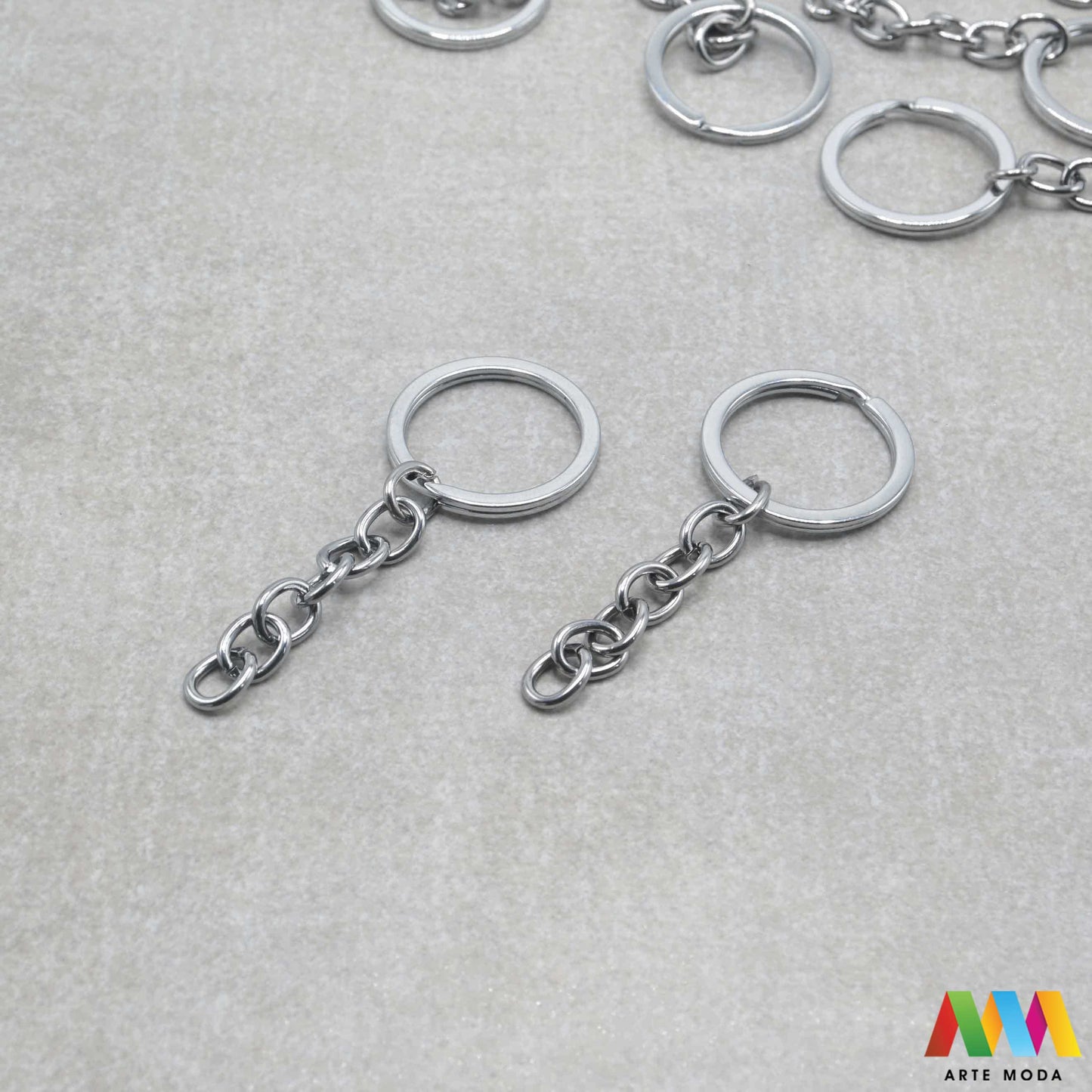 prsteni split rings privjesak baza metalni srebrne DIY lancem baze nakit materijal Osigurajte svoje kreacije uz najčvršće baze Naše metalne alke za ključeve neizostavan su repromaterijal za izradu personaliziranih privjesaka suvenira unikatnih detalja za torbe Zahvaljujući dizajnu dvostrukog prstena ove alke pružaju maksimalnu sigurnost i zadržavaju svoj oblik i nakon dugotrajnog korištenja Izaberite idealnu veličinu za svoj uradi sam projekt stvorite praktične trajne modne dodatke arte moda repromaterijal