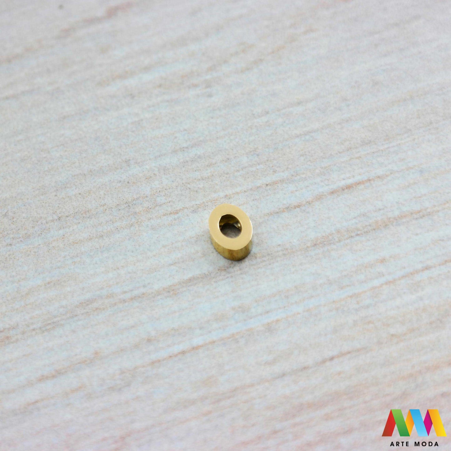 O slovo slova privjesak s jednom rupom privjesak od čelika privjesak čelik repromaterijal čelični ogrlice ogrlica narukvica narukvice nanožnica nehrđajući Slova izrađena od nehrđajućeg čelika 316L koja služe za izradu nakita poput narukvica ili ogrlica najčešće se koriste za nizanje na sajlu gumu flaks i ostale materijale