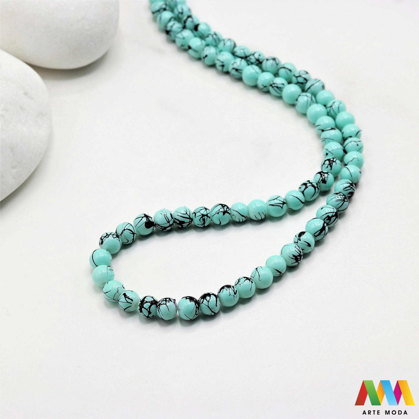 stakleni niz staklo perle zrna zrno staklena perla okrugle okrugla Staklene okrugle perle koje služe za nizanje i izradu nakita poput narukvica i ogrlica te torbica i ostalih modnih dodataka