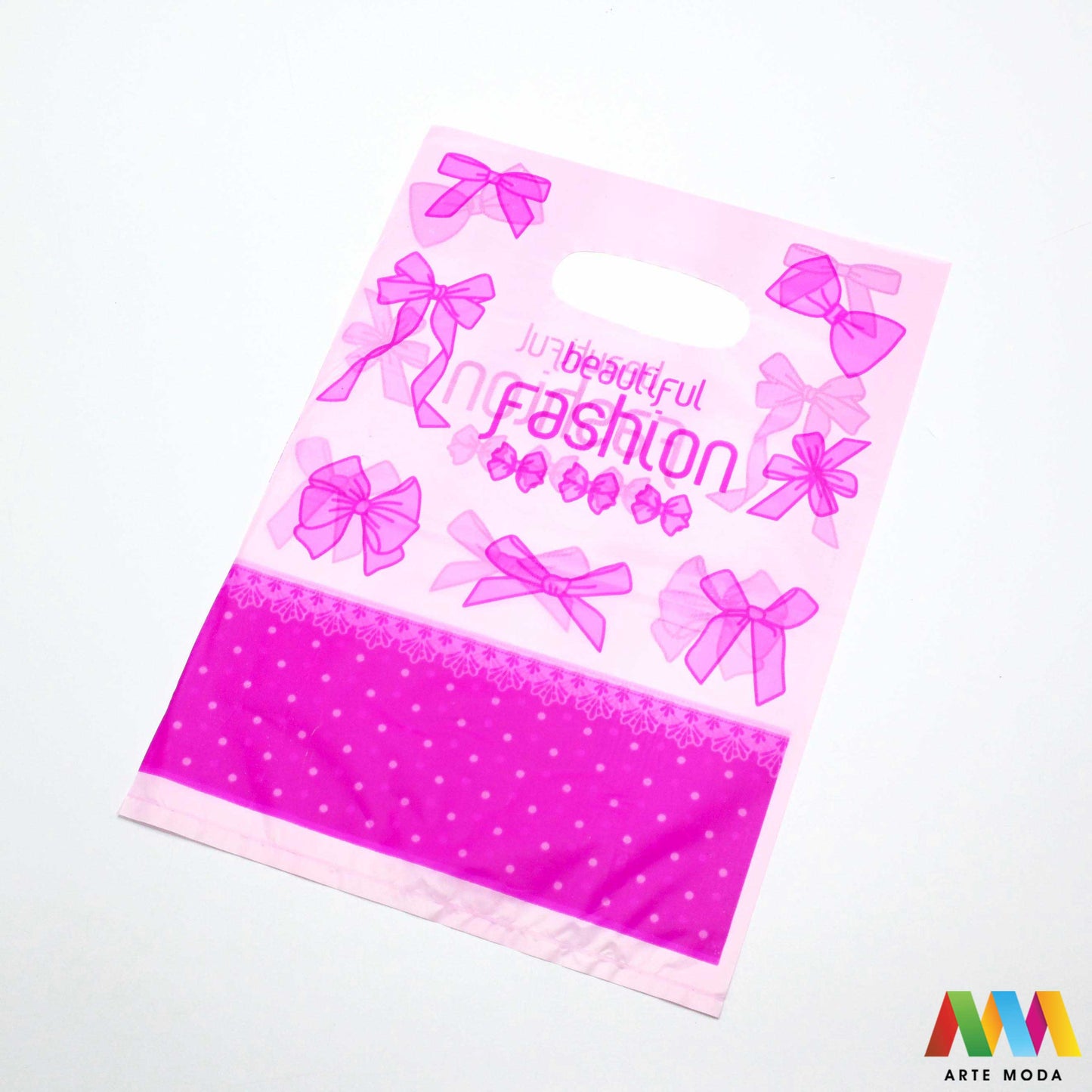 plastične poklon vrećice vrećica ambalaža pakiranje s ručkom poklone male srednje velike pvc pp polietilen Ukrasne poklon vrećice u raznim bojama i veličinama izrađene od plastike prikladne su za pakiranje svih vrsta poklona te se mogu koristi kao ambalaža za nakit poput narukvica ili ogrlica