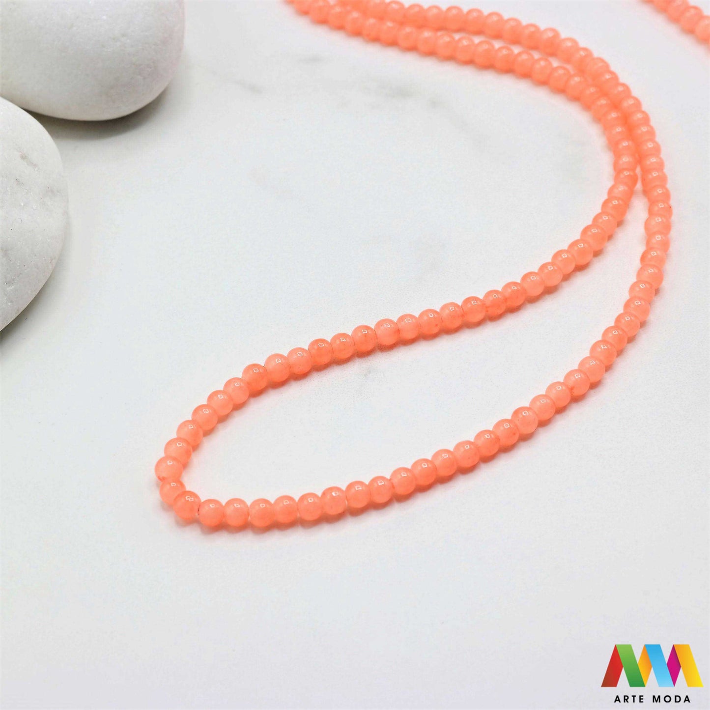 stakleni niz staklo perle zrna zrno staklena perla okrugle okrugla Staklene okrugle perle koje služe za nizanje i izradu nakita poput narukvica i ogrlica te torbica i ostalih modnih dodataka