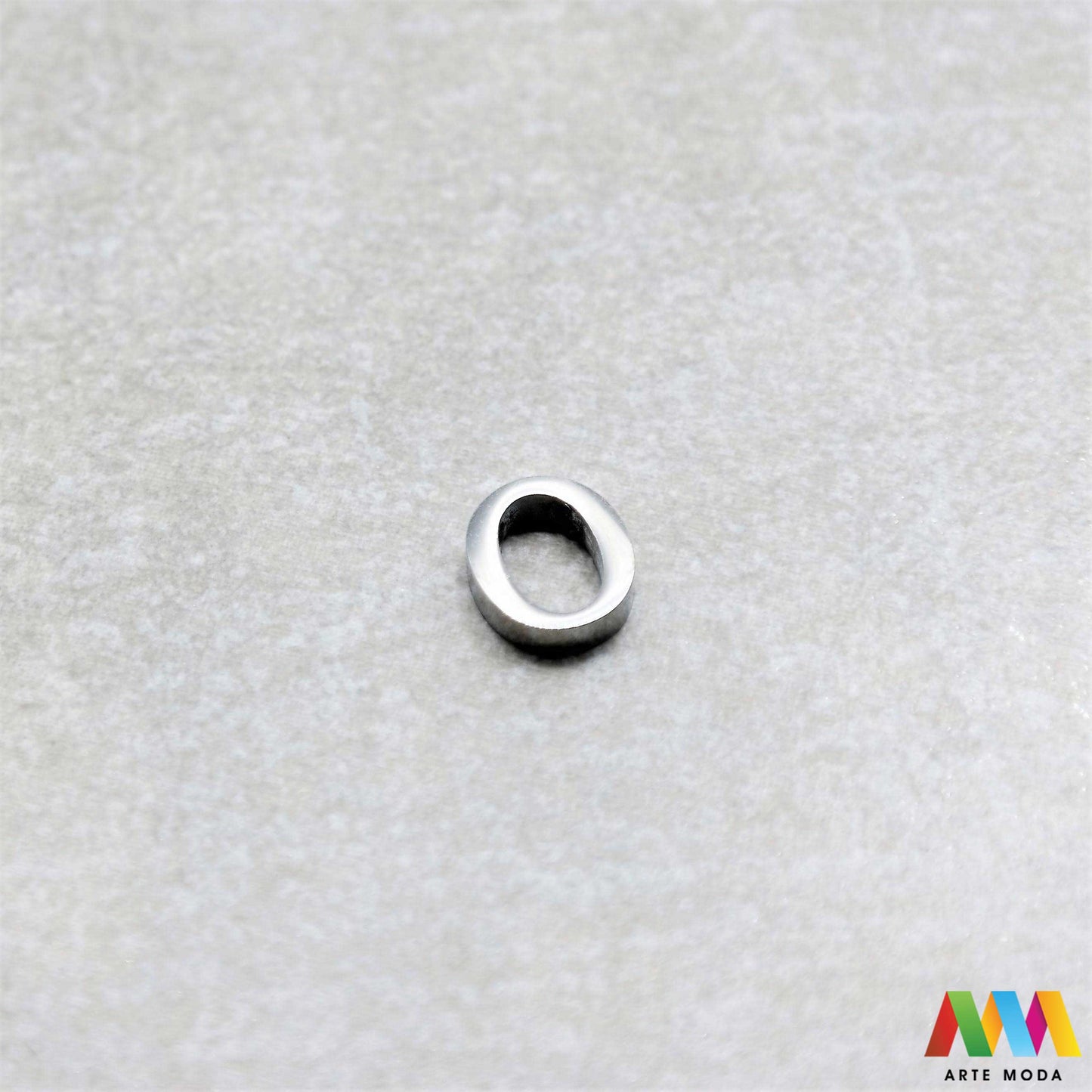 A slovo slova privjesak s jednom rupom privjesak od čelika privjesak čelik repromaterijal čelični ogrlice ogrlica narukvica narukvice nanožnica nehrđajući slova izrađena od nehrđajućeg čelika 316L koja služe za izradu nakita poput narukvica ili ogrlica najčešće se koriste za nizanje na sajlu, gumu, flaks i ostale materijale