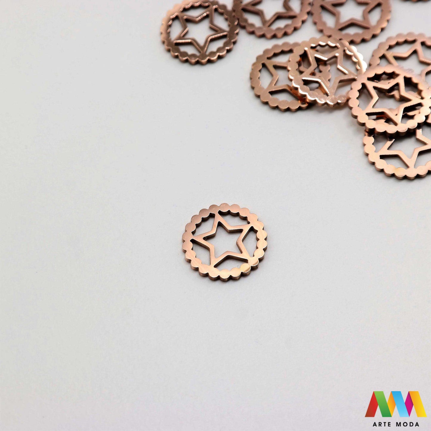 zvijezda privjesak s jednom rupom bez rupe privjesak od čelika privjesak čelik repromaterijal čelični ogrlice ogrlica narukvica narukvice nanožnica nehrđajući privjesci izrađeni od nehrđajućeg čelika 316L koji služe za izradu nakita poput narukvica ili ogrlica najčešće se koriste za nizanje na sajlu gumu flaks i ostale materijale