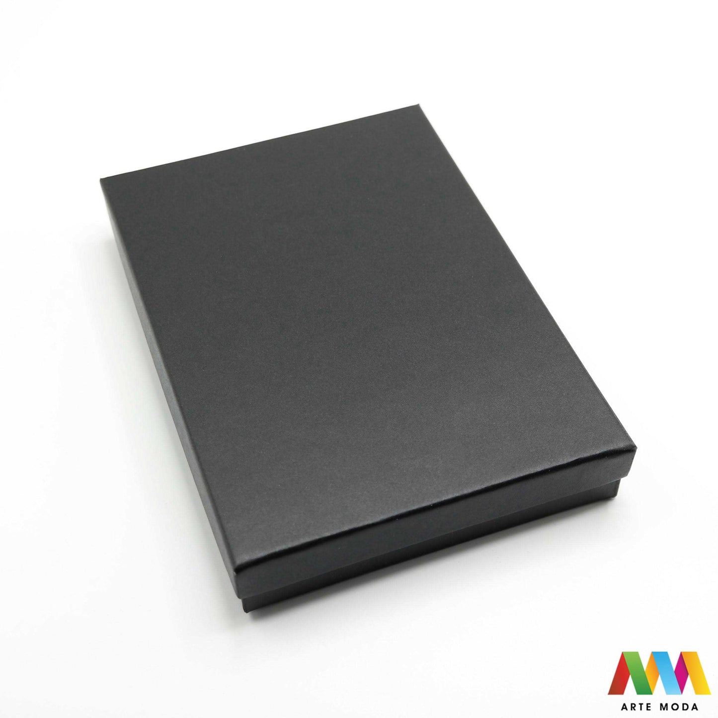 ukrasne kartonske kutije za nakit papir spužva ambalaža ogrlice narukvice nanožnice naušnice prsten kutija ukrasna kutijica kartonska karton ukrasne kartonske kutije za nakit u raznim bojama izrađene od papira i spužve koriste se kao ambalaža za ogrlice narukvice nanožnice naušnice i prstenove arte moda