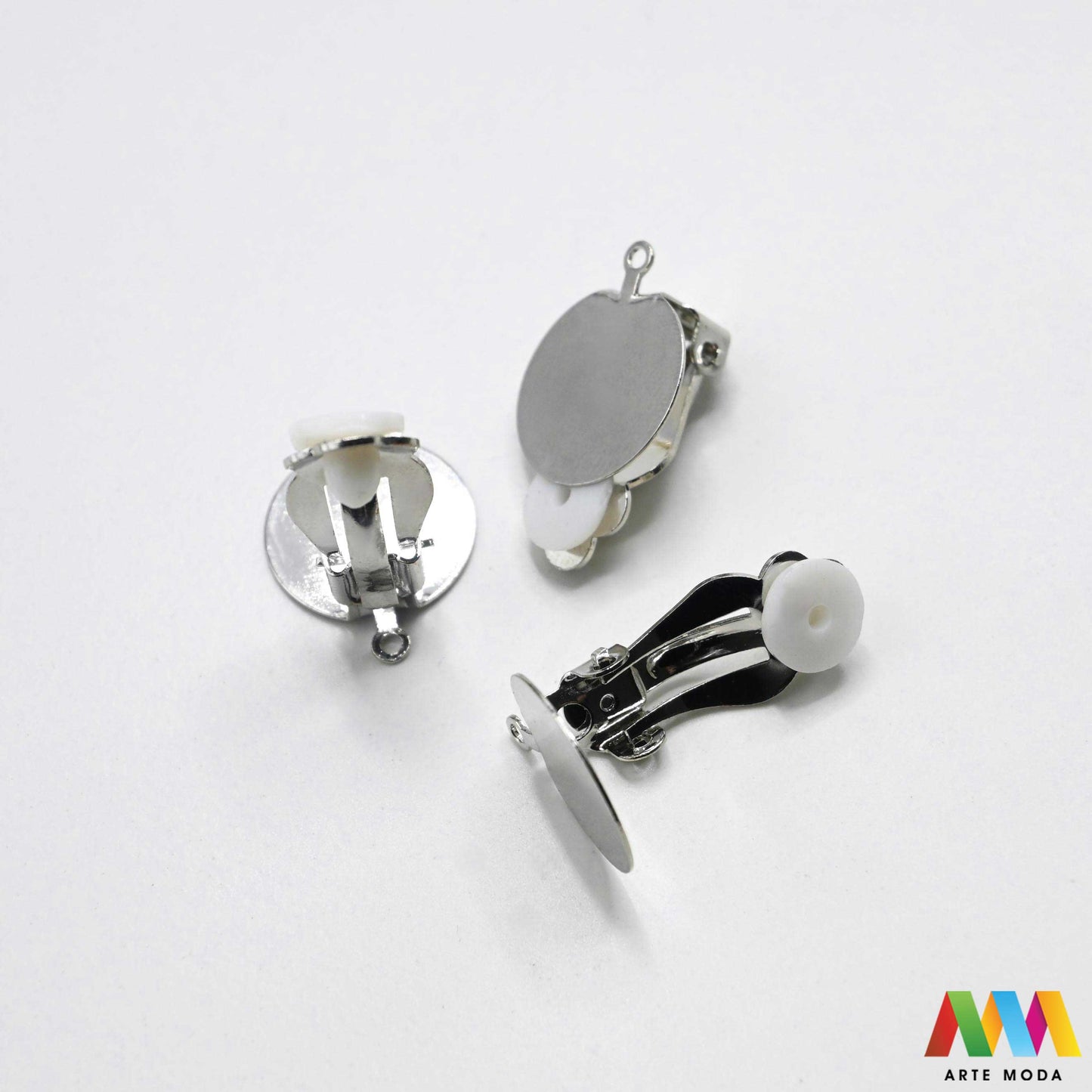 metalne klipse za nauĆĄnice baze bez buĆĄenja mehanizam izradu nakita uĆĄiju DIY nakit metalni pribor udobne klips nakit materijal ukrasi ploÄica lijepljenje komponente klip ploÄicom uho kukicom kuka IzraÄujte nauĆĄnice Metalne klipse baze koji nemaju probuĆĄene uĆĄi ili ĆŸele udobnije rjeĆĄenje za teĆŸi nakit NaĆĄe baze s ploÄicama za lijepljenje ili kukicama omoguÄuju laku personalizaciju perlama i kristalima Osigurajte stil i udobnost uz kvalitetne metalne komponente uradi sam nauĆĄnice arte moda repromaterijal