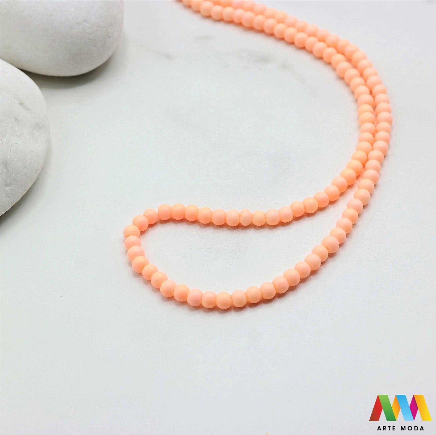 stakleni niz staklo perle zrna zrno staklena perla okrugle okrugla Staklene okrugle perle koje služe za nizanje i izradu nakita poput narukvica i ogrlica te torbica i ostalih modnih dodataka