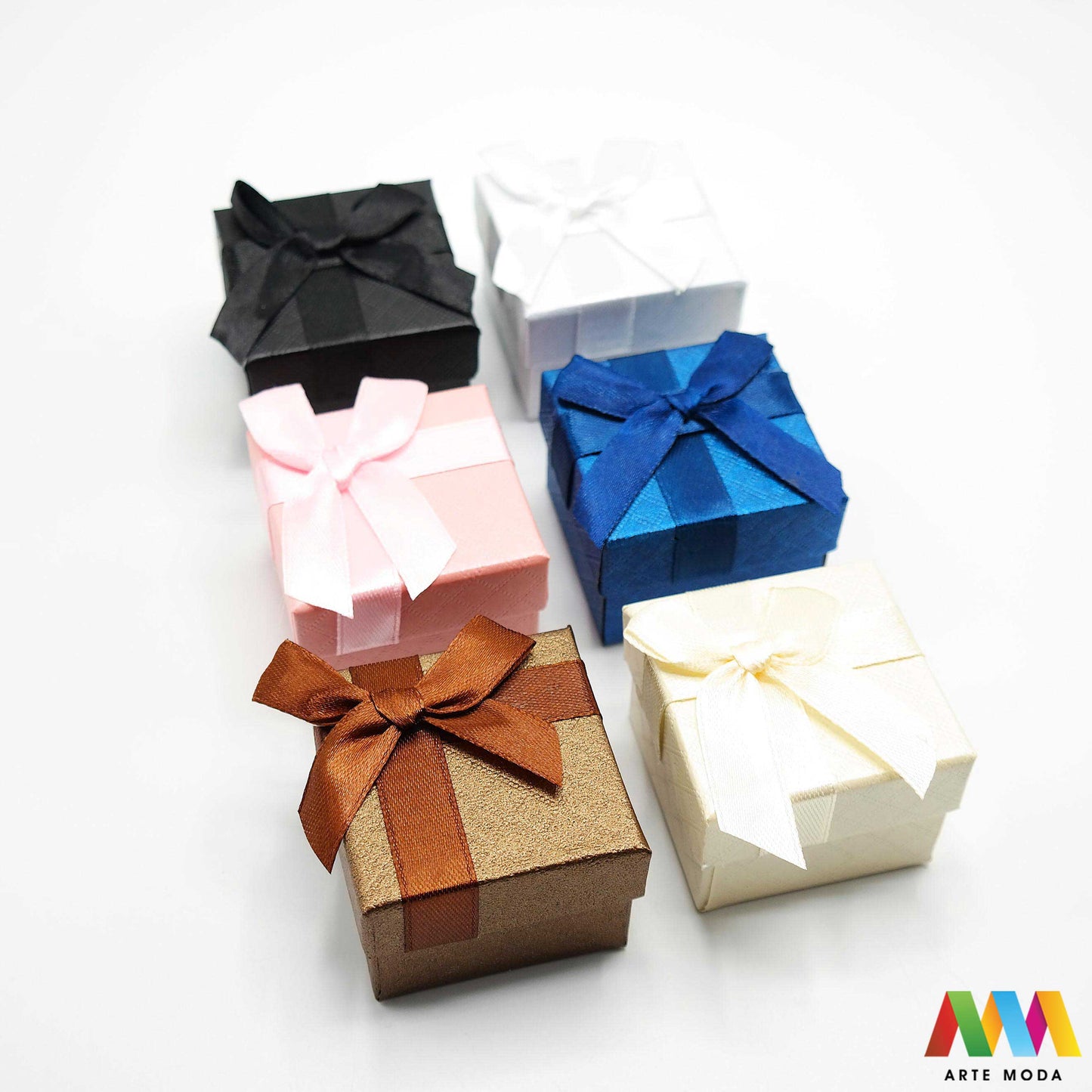 ukrasne kartonske kutije za nakit papir spužva ambalaža ogrlice narukvice nanožnice naušnice prsten kutija ukrasna kutijica kartonska karton ukrasne kartonske kutije za nakit u raznim bojama izrađene od papira i spužve koriste se kao ambalaža za ogrlice narukvice nanožnice naušnice i prstenove arte moda