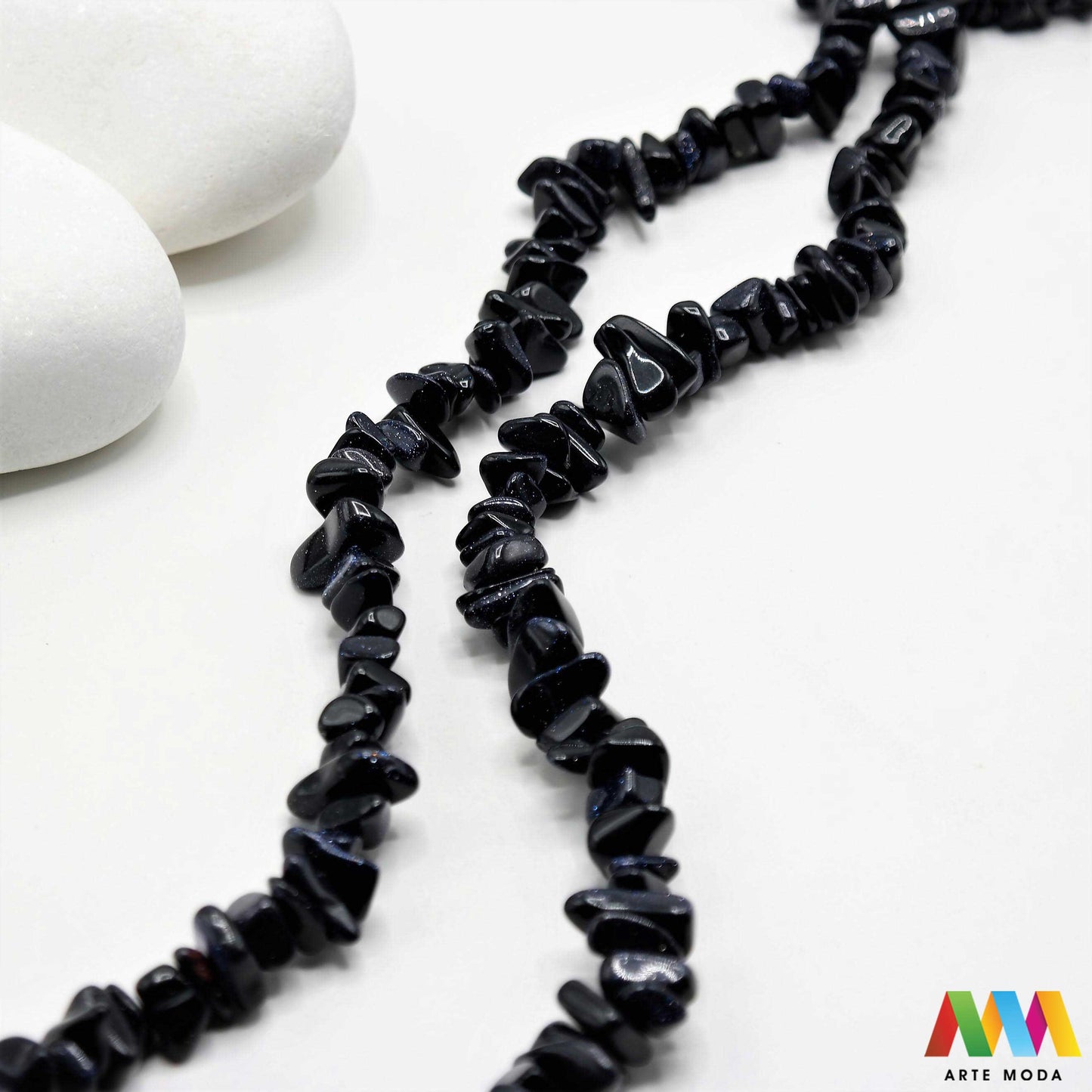 poludragi kamen čips kamenčići nakit diy ručni rad prirodni mineral kristal Pustinjska noć Mali komadići prirodnog kamena različitih boja i tekstura idealni za izradu nakita dekoracija i umjetničkih projekata U našoj ponudi pronaći ćete široki izbor čipsa od popularnih poludragih kamenja poput ahata tirkiza ametista i mnogih drugih