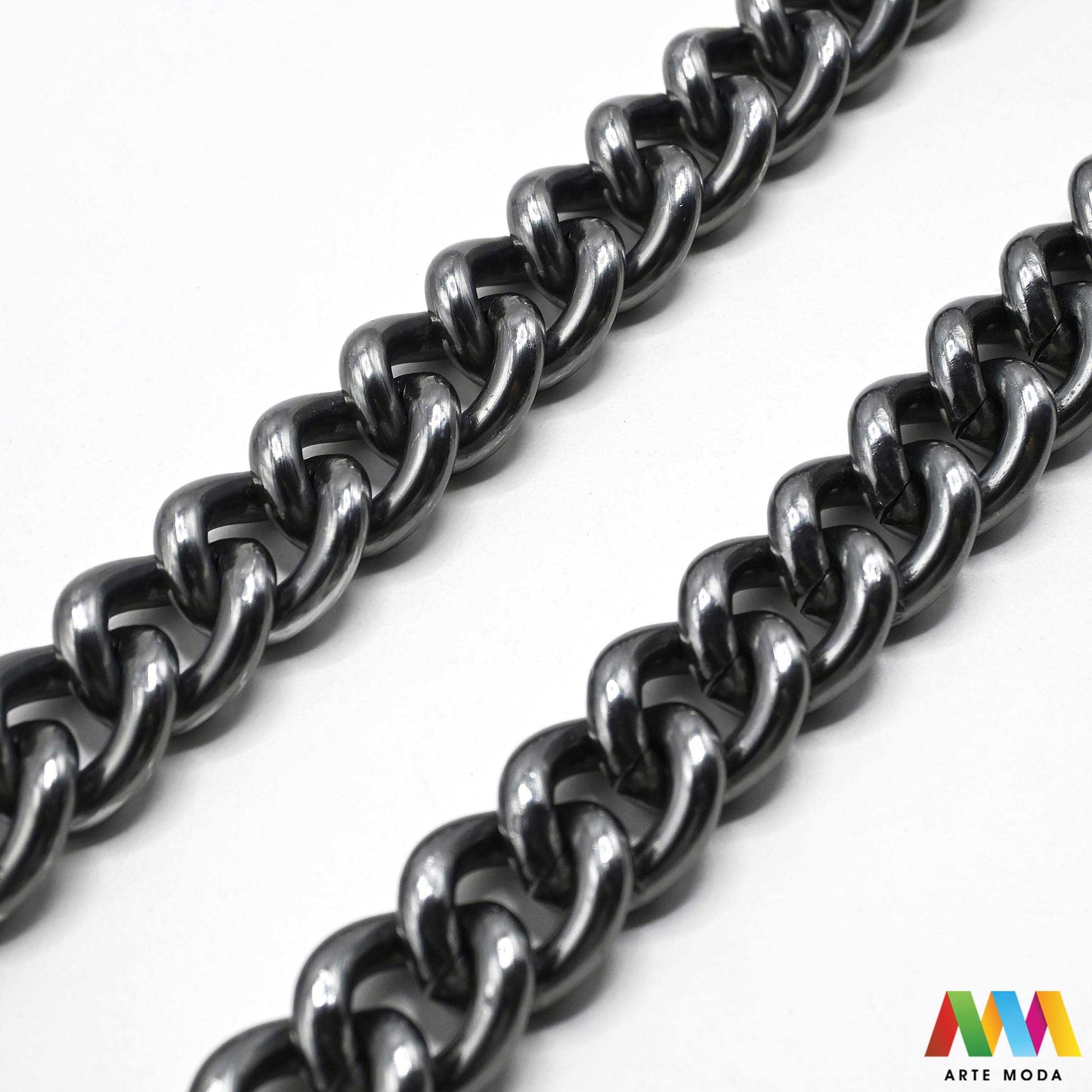 aluminijski lanac torbe ruksak nakit lagani izrada aluminij DIY materijal remen ogrlice narukvice karike ručke pribor komponente ukrasni repromaterijal Želite lagan i trendi materijal Aluminijski lanci savršeni su za vaše projekte Idealni su za izradu laganih remena za torbe ili statement nakita ogrlice narukvice Lakši su od klasičnih metala ne opterećuju i dolaze u raznim bojama i debljinama Lako ih je rezati i oblikovati laganu eleganciju za svoj uradi sam nakit i modne dodatke arte moda repromaterijal