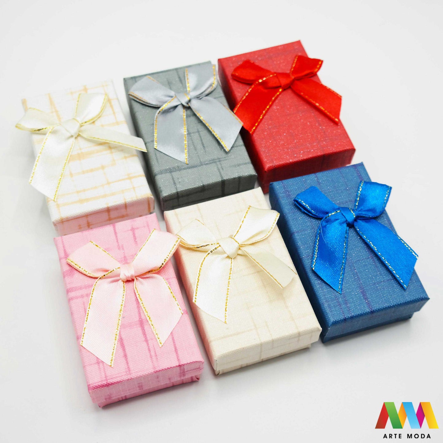 ukrasne kartonske kutije za nakit papir spužva ambalaža ogrlice narukvice nanožnice naušnice prsten kutija ukrasna kutijica kartonska karton ukrasne kartonske kutije za nakit u raznim bojama izrađene od papira i spužve koriste se kao ambalaža za ogrlice narukvice nanožnice naušnice i prstenove arte moda